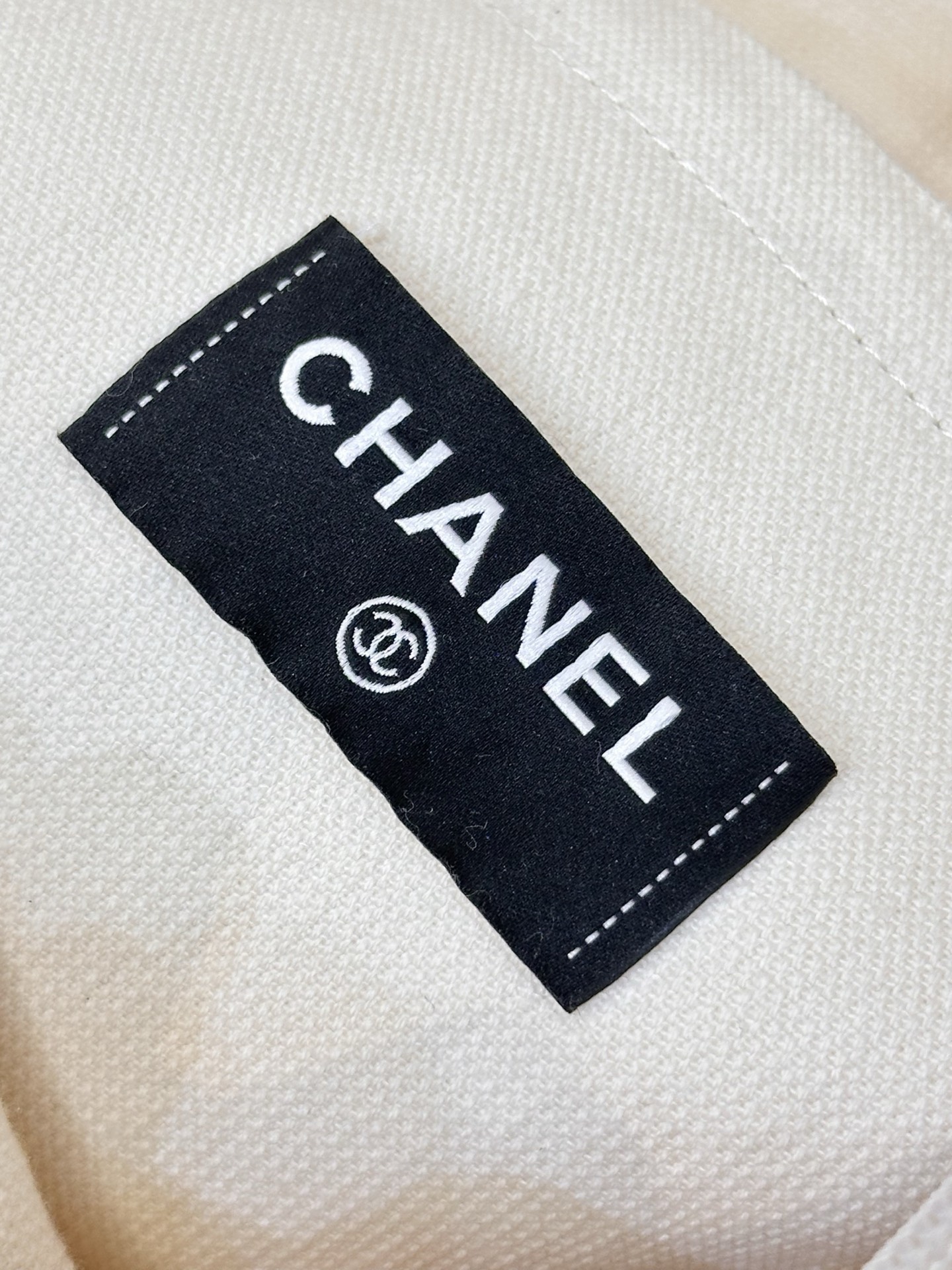 Chanel Vintage White Terry Cloth CC Beach Tote Bag, Perfect for Vacation 4 i1749896043433 2542 0 2