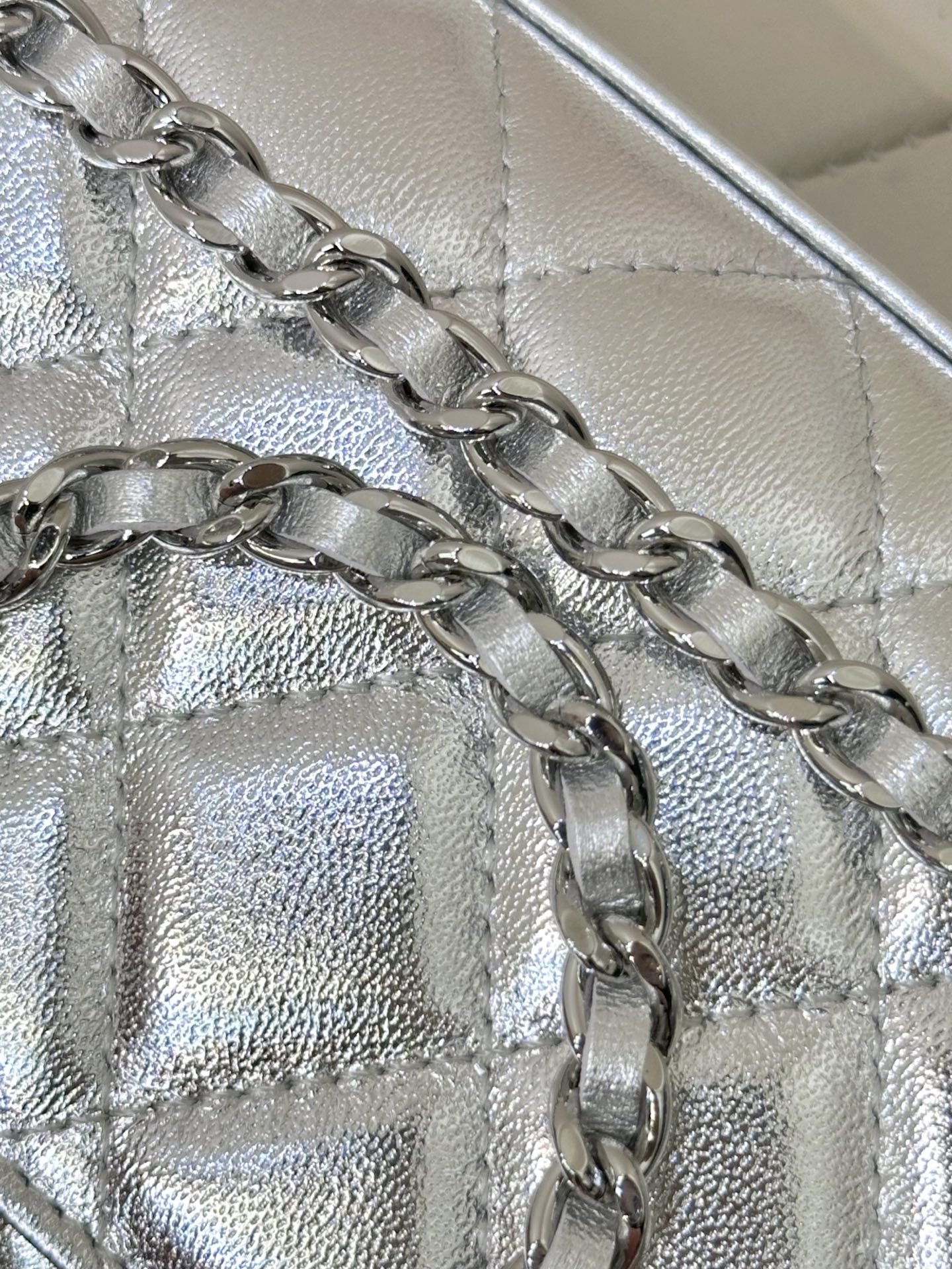 Elegant Quilted Metallic Silver Flap Bag with Chain Strap Top Handle Bag 6 i1749897008803 3523 0 4