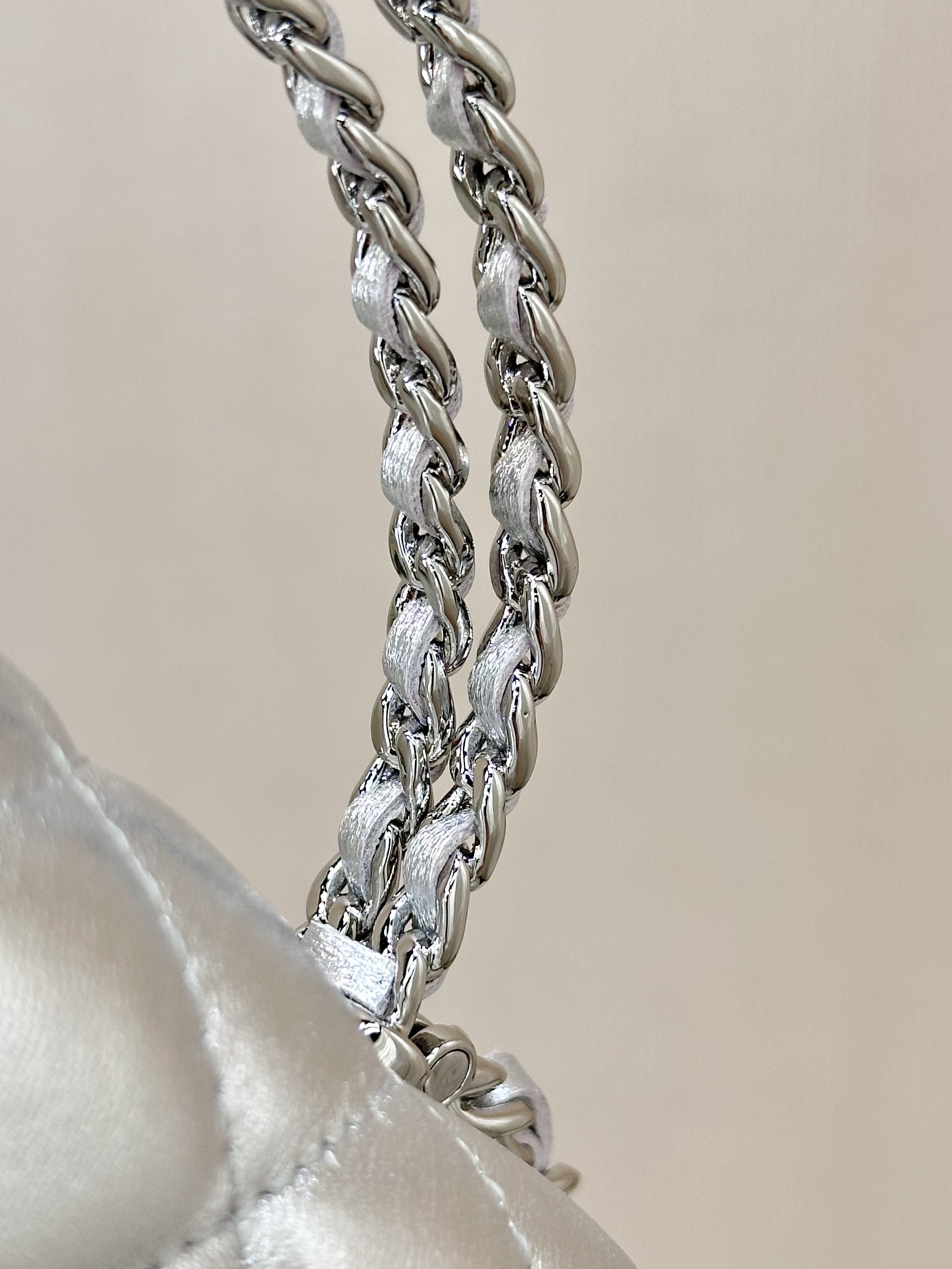 Elegant Quilted Metallic Silver Flap Bag with Chain Strap Top Handle Bag 7 i1749897009965 8055 0 5