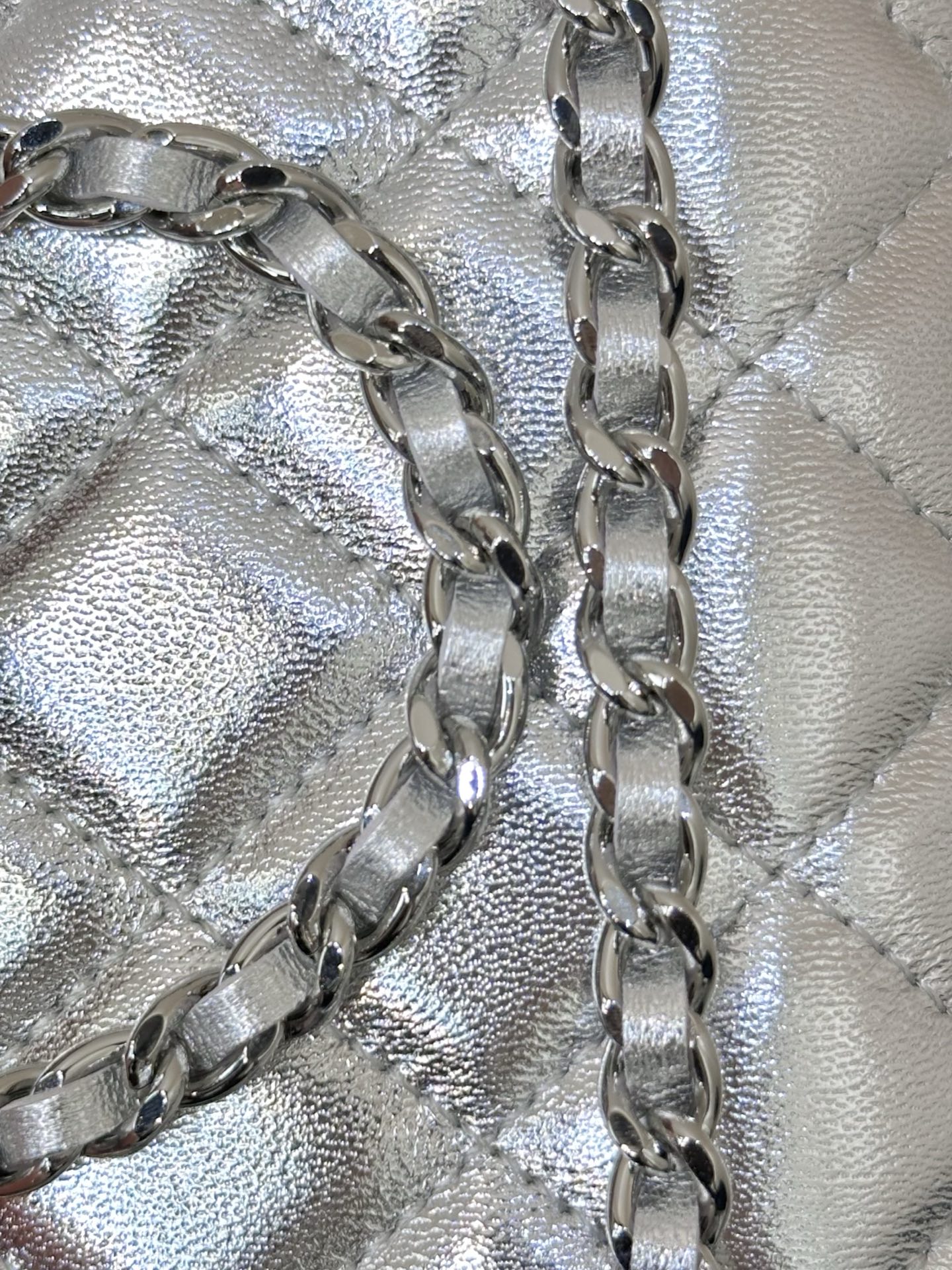 Elegant Quilted Metallic Silver Flap Bag with Chain Strap Top Handle Bag 5 i1749897010097 5962 0 3
