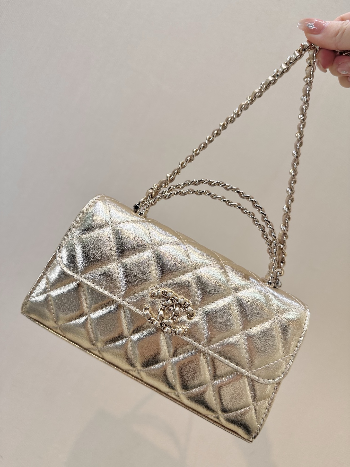 Elegant Metallic Lambskin Quilted Flap Bag with Chain Strap and CC Clasp 1 i1749897020037 91 0 0