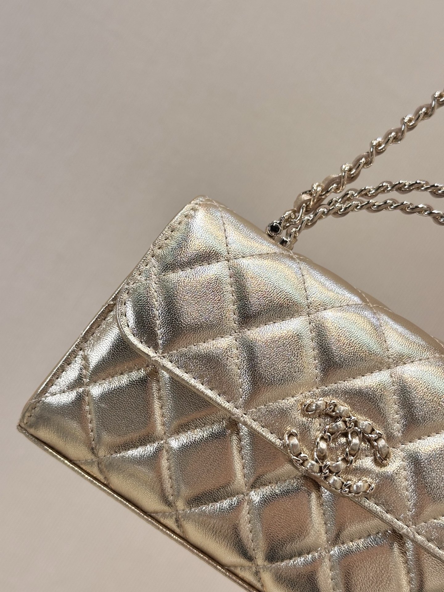 Elegant Metallic Lambskin Quilted Flap Bag with Chain Strap and CC Clasp 2 i1749897020153 2331 0 1