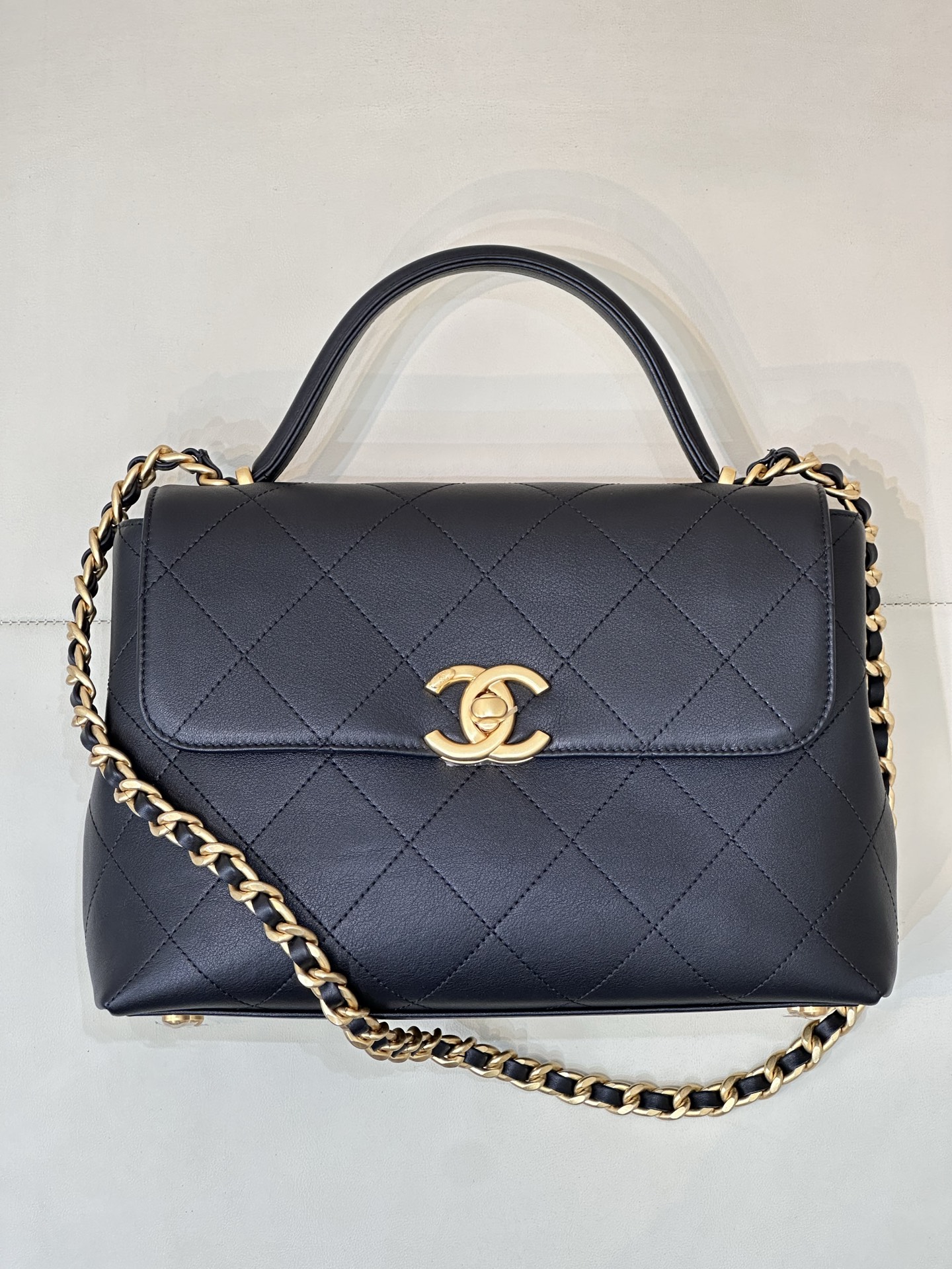 CHANEL 25s Sac à main à rabat, Métiers d'art, cartable vintage, style préppy, veau, matelassé, fermoir double C doré sable, épaule ou main, qualité supérieure