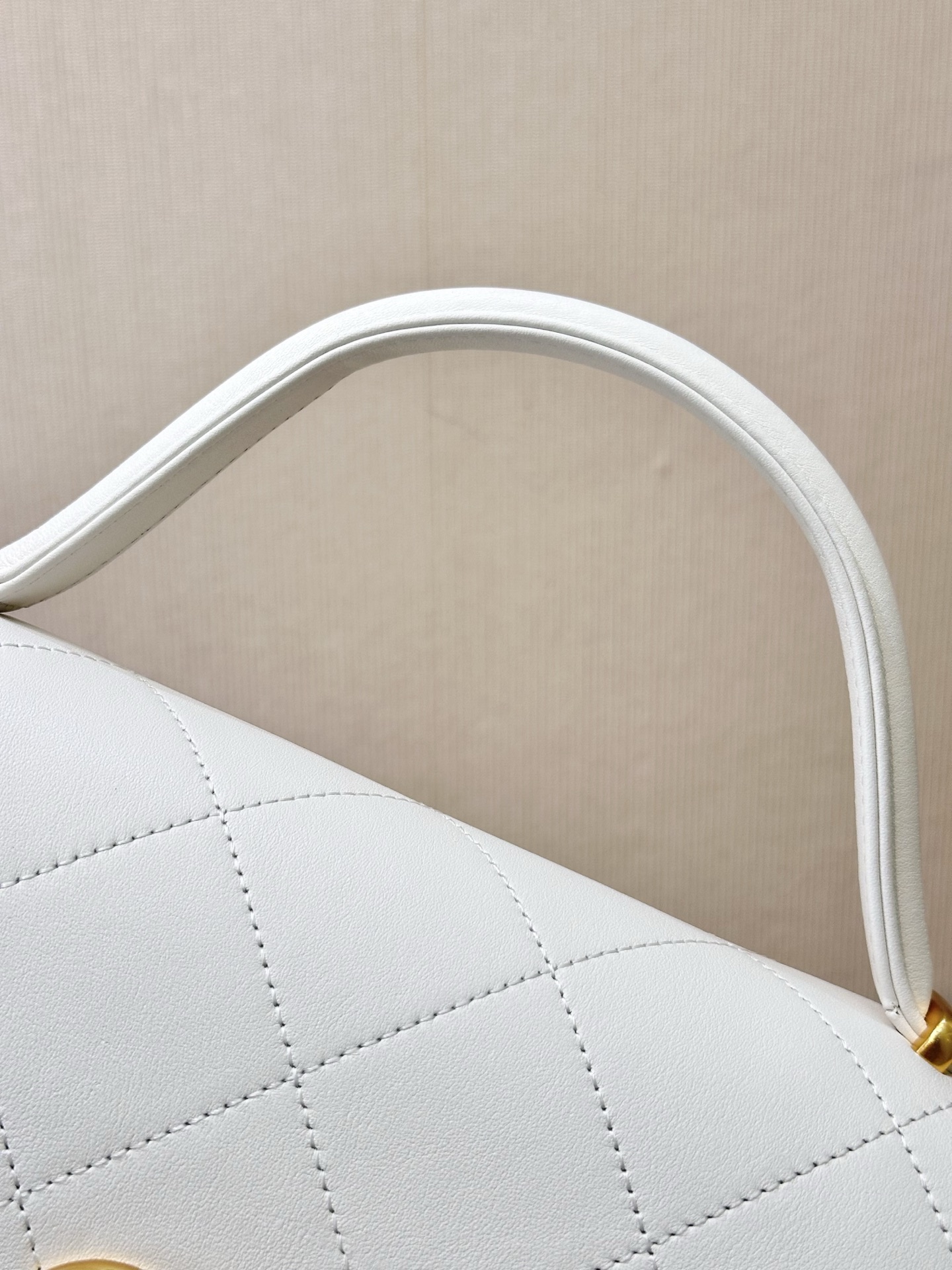 Elegant Quilted Leather Top Handle Bag with Chain Strap, White 3 i1750068176347 6281 0 1