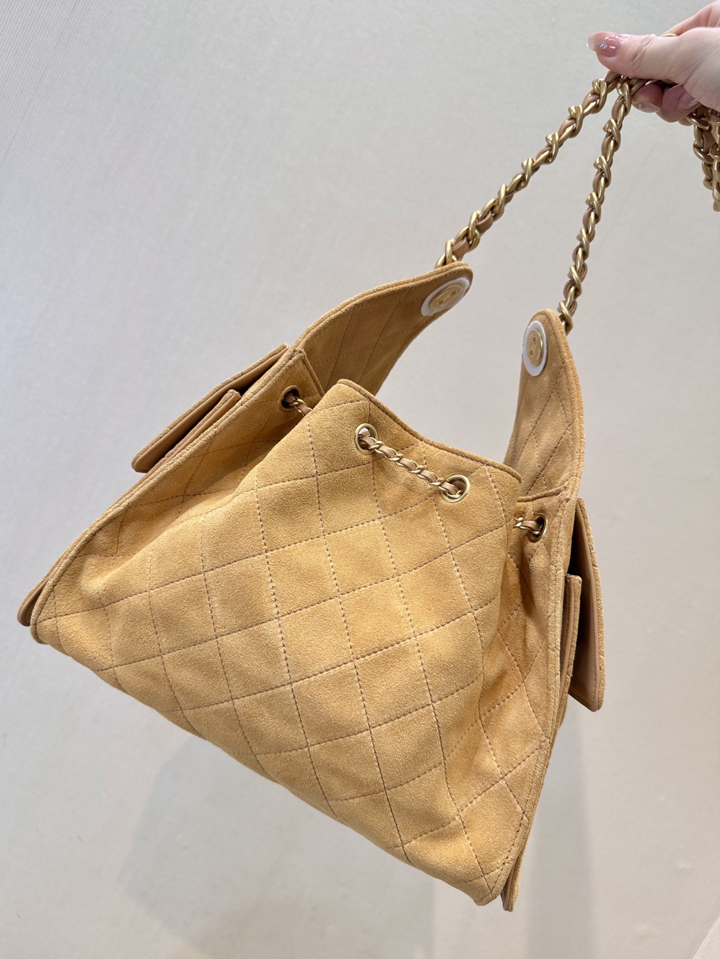 Chanel 25C Hobo Bag: Suede Leather, Gold-Tone Hardware, and Double C Logo 7 i1750154143961 9313 0 4