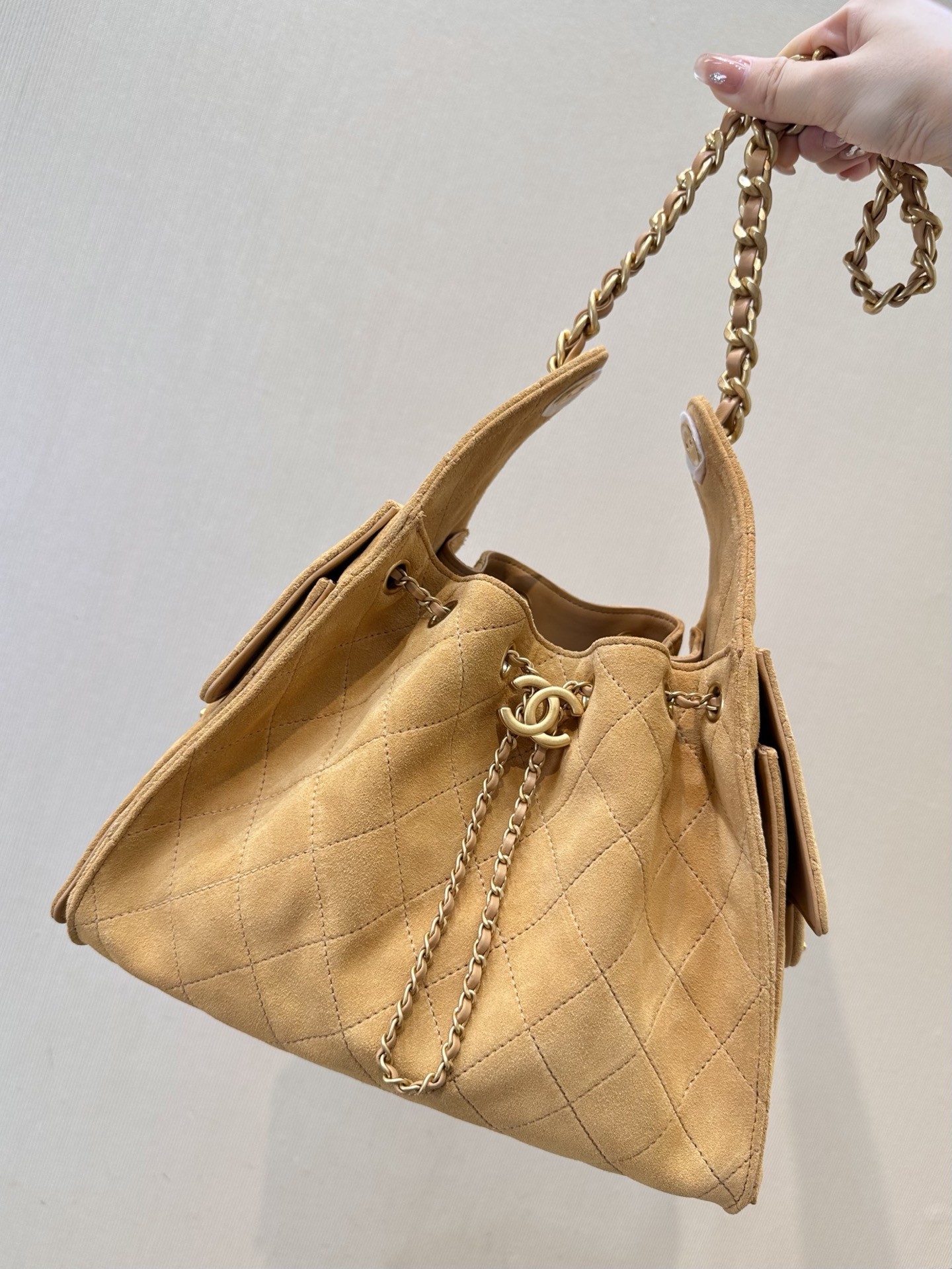 Chanel 25C Hobo Bag: Suede Leather, Gold-Tone Hardware, and Double C Logo 2 i1750154144012 1587 0 0
