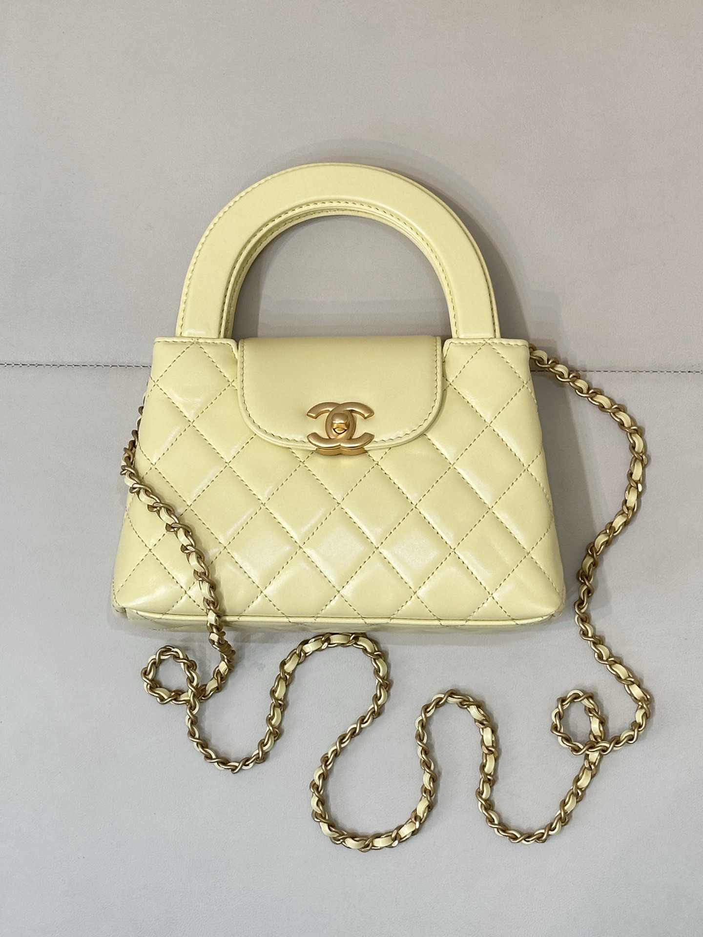 Chanel 24P Kelly Chain Bag: A Modern Twist on a Classic Icon 3 i1750154232971 6938 0 2