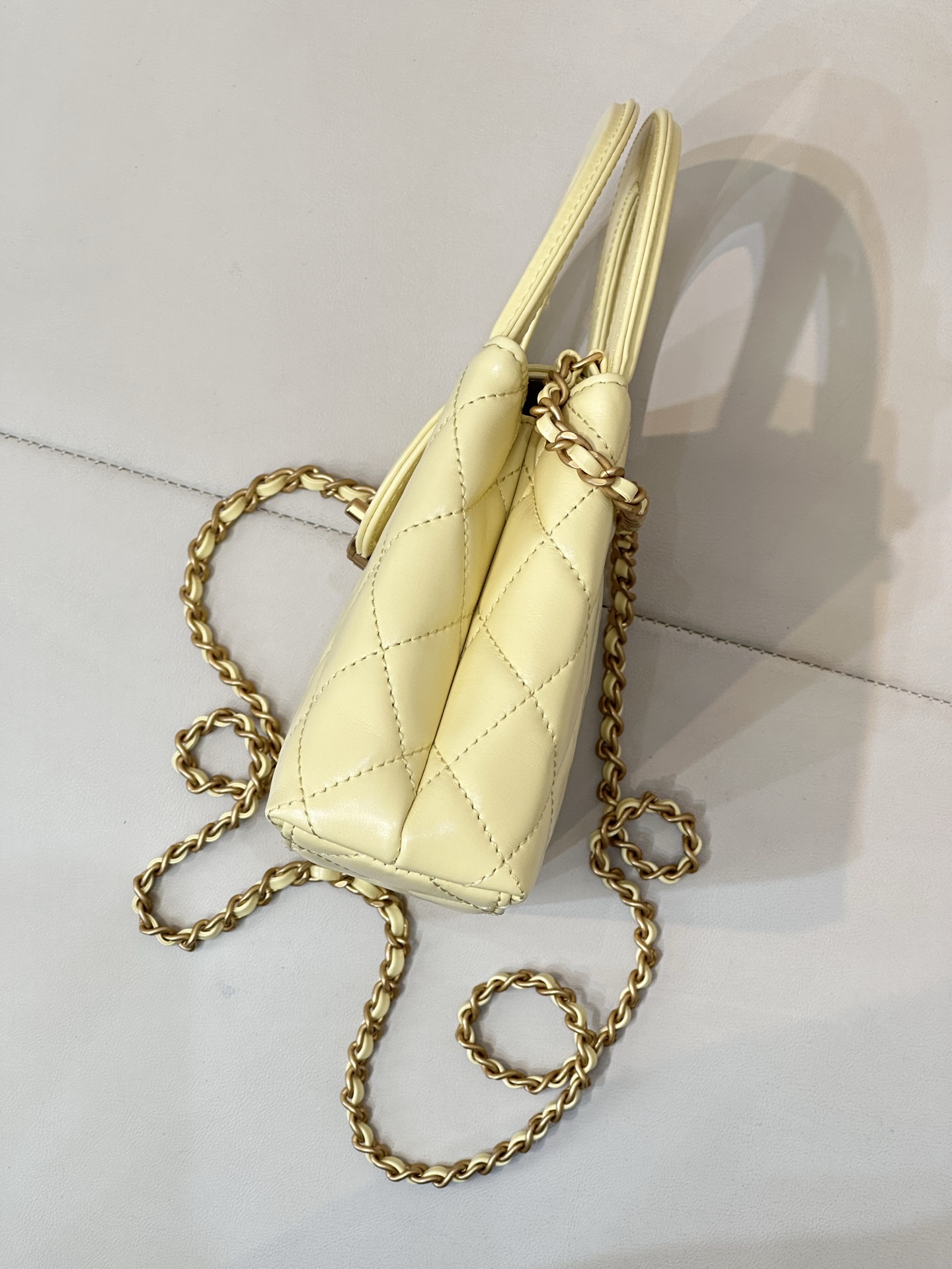 Chanel 24P Kelly Chain Bag: A Modern Twist on a Classic Icon 7 i1750154234137 2586 0 6
