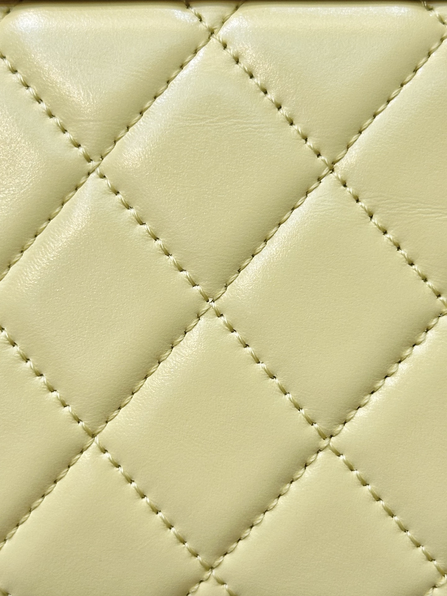 Luxurious Quilted Leather Material - Supple, Resilient, and Radiant 5 i1750154315752 8288 0 3