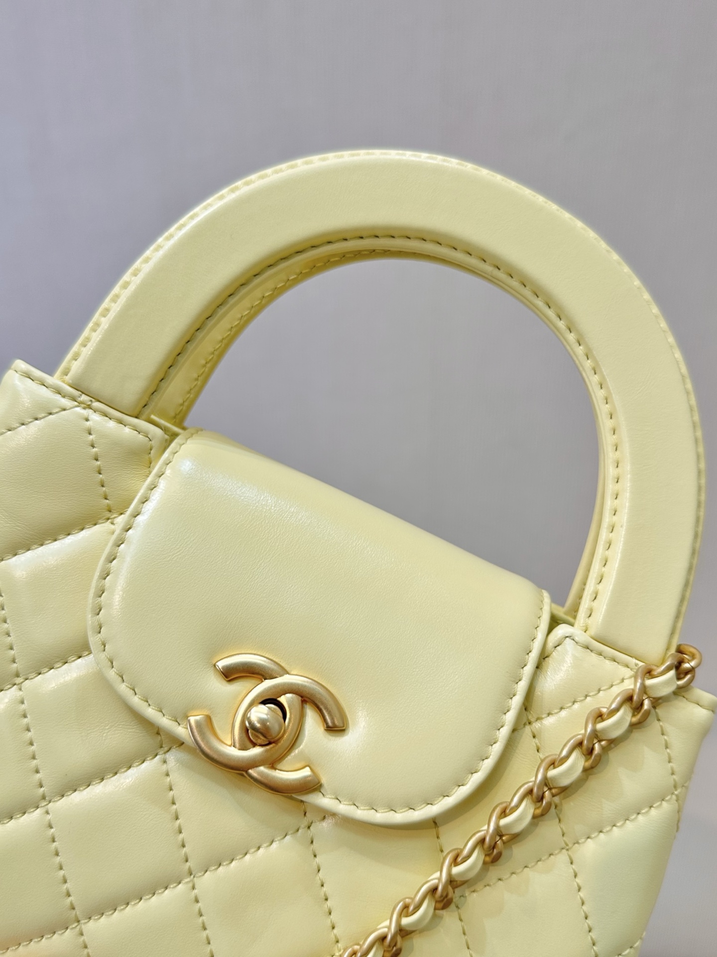 Chanel Vintage Top Handle Flap Bag Lambskin Mini Yellow Gold Hardware 3 i1750154332407 8602 0 1