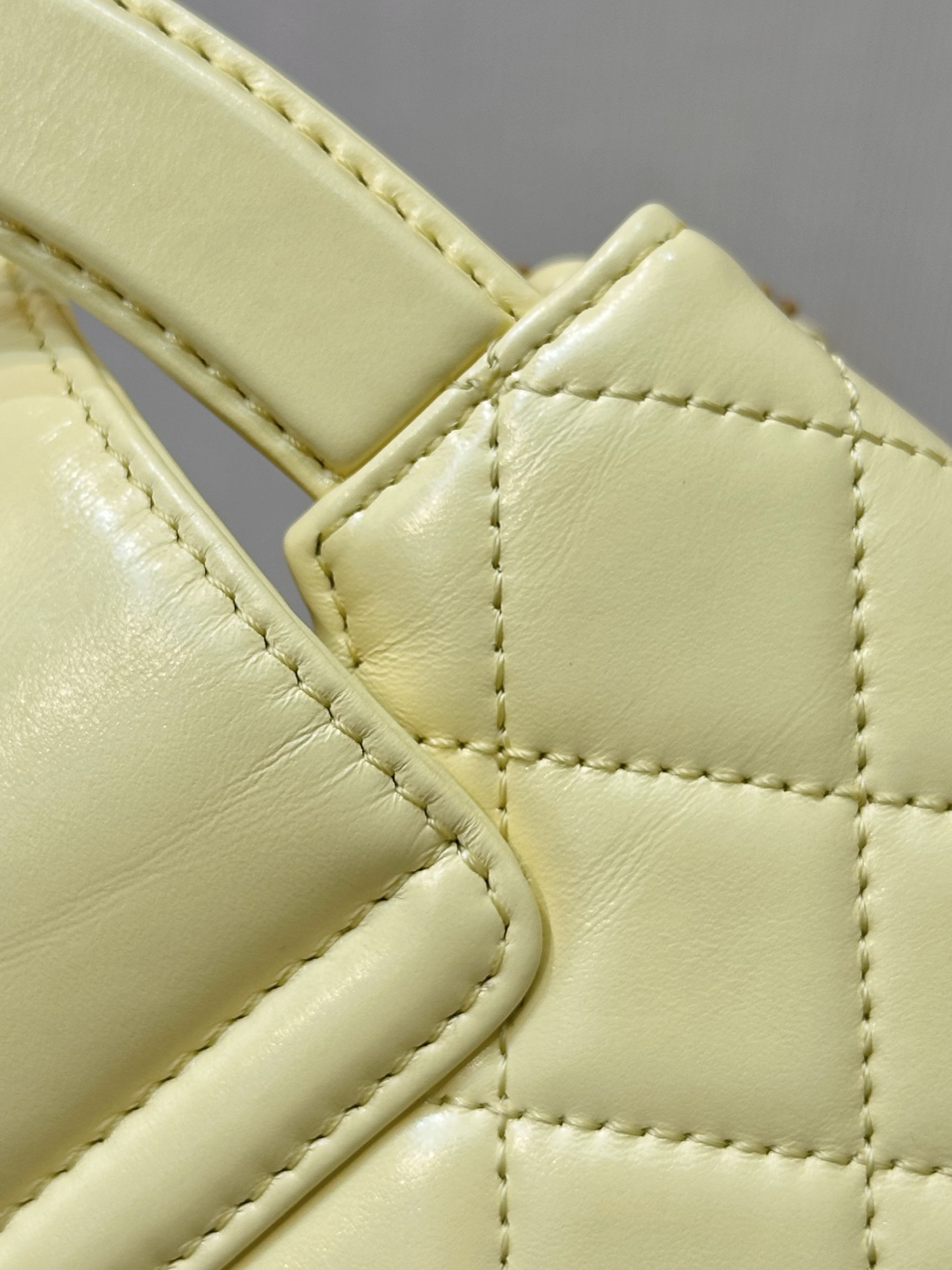 Chanel Vintage Top Handle Flap Bag Lambskin Mini Yellow Gold Hardware 7 i1750154332421 3594 0 5