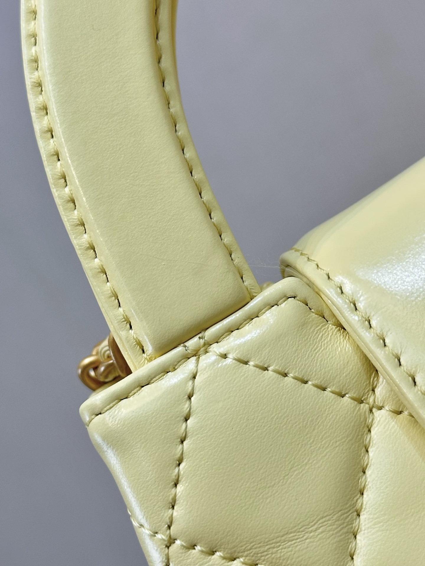 Chanel Vintage Top Handle Flap Bag Lambskin Mini Yellow Gold Hardware 6 i1750154332455 5260 0 4