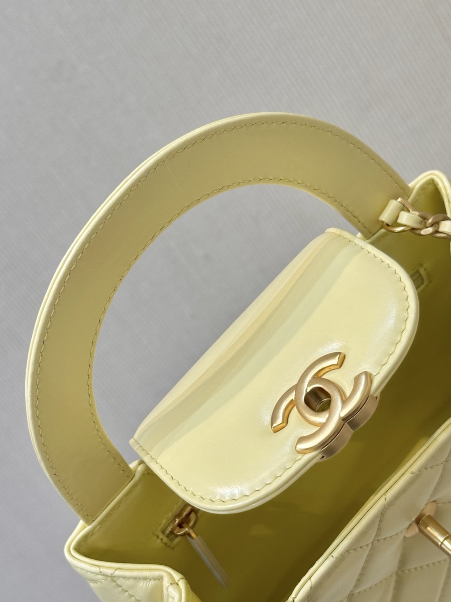 Chanel Vintage Top Handle Flap Bag Lambskin Mini Yellow Gold Hardware 10 i1750154333552 3367 0 8
