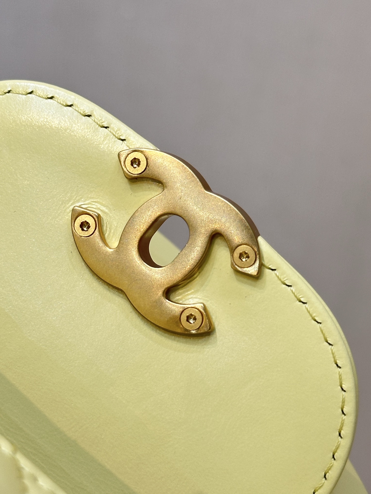 Elegant Quilted Leather Bag with CC Turn Lock Closure and Gold Hardware 4 i1750154372082 6461 0 2