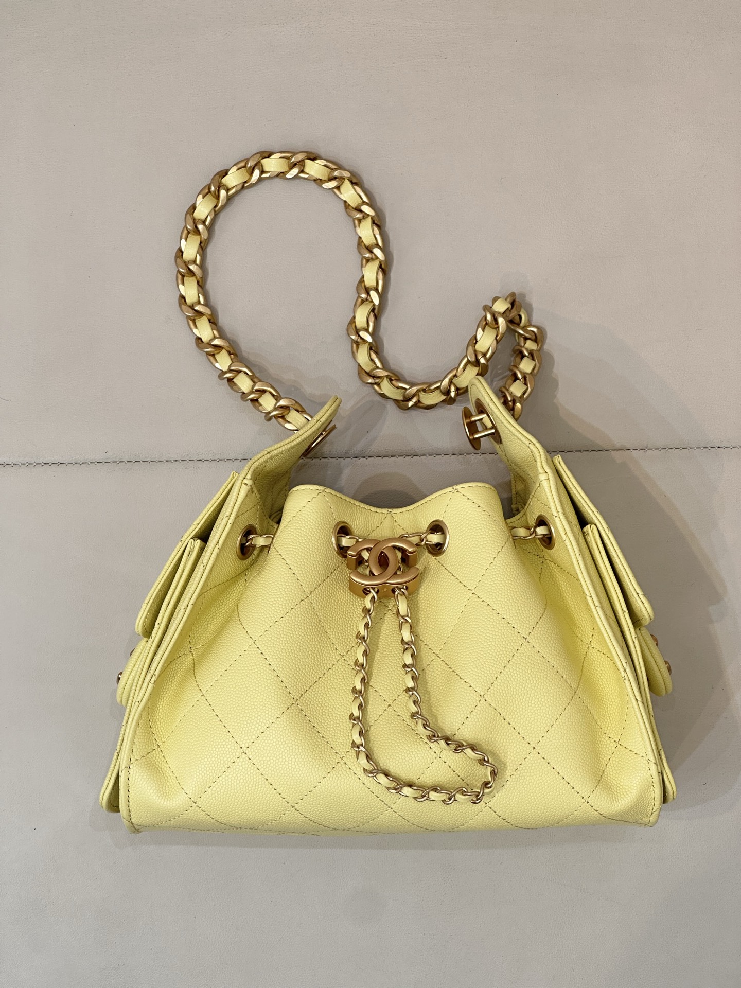 5631 Amarillo pollo/patrón de bolitas ¡Quién dice que el bolso de 25bolsos con estampado de bolitas está pasado de moda…
