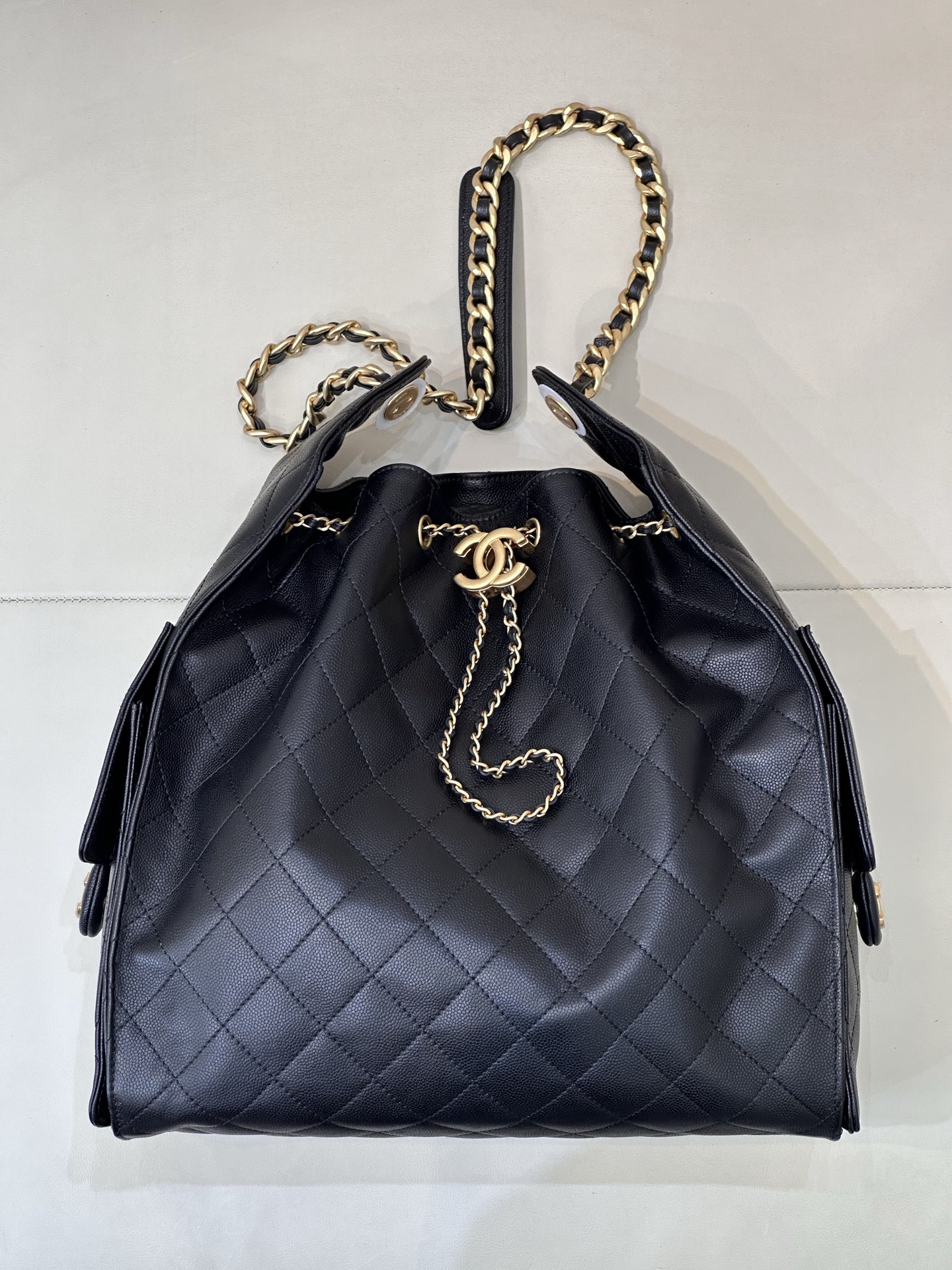 CHANEL 25C 이른 봄 멀티 포켓 Hobo 정품 가죽 볼그레인 카우하이드 미디엄 캐주얼한 느긋함