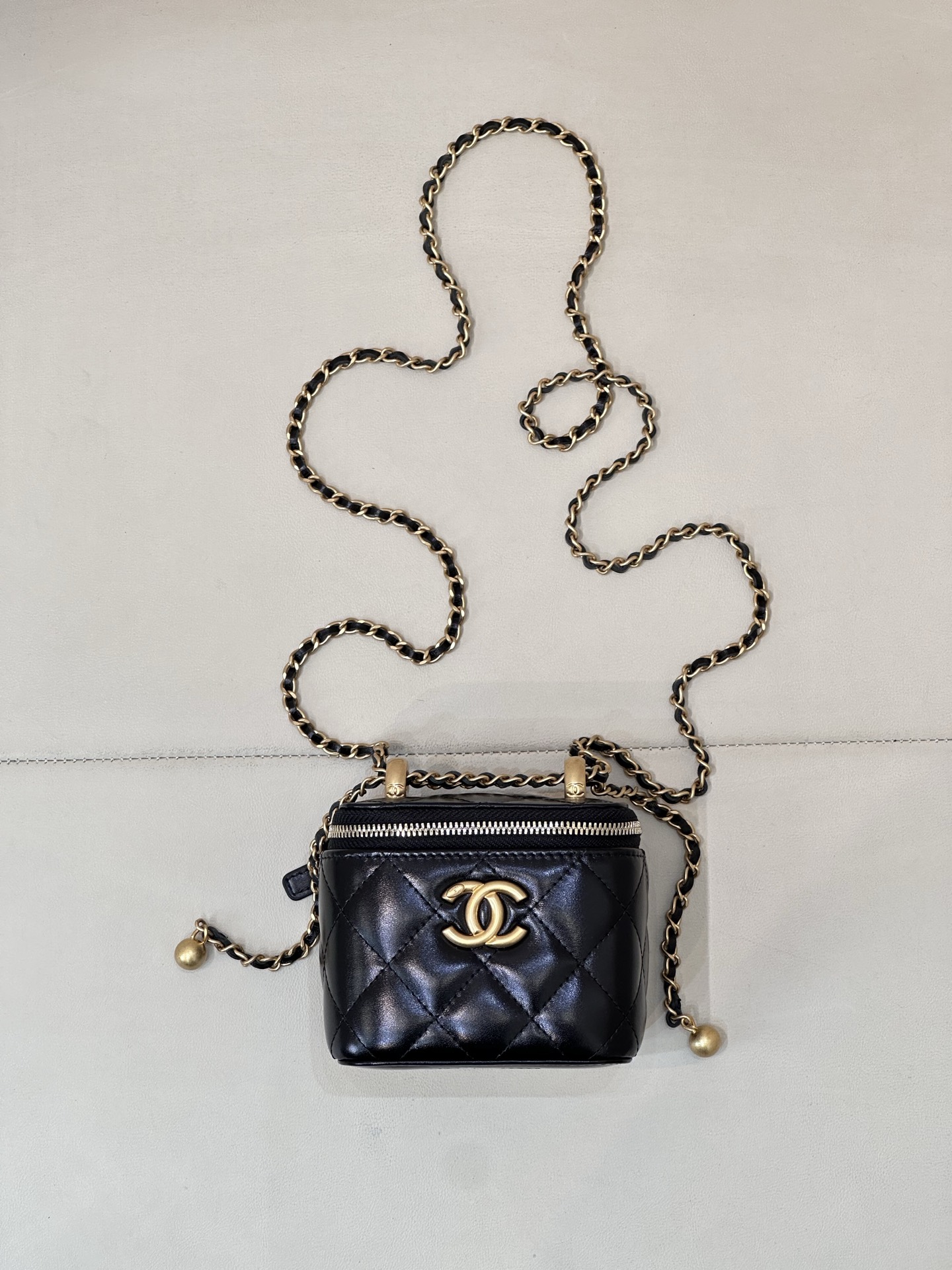 CHANEL 2292/3651 Double Pearl Mini Box Bag, Double Gold Pearls, Adjustable Chain, Multiple Ways to Wear, Exquisite and Versatile, Mini Long Style - Top Quality