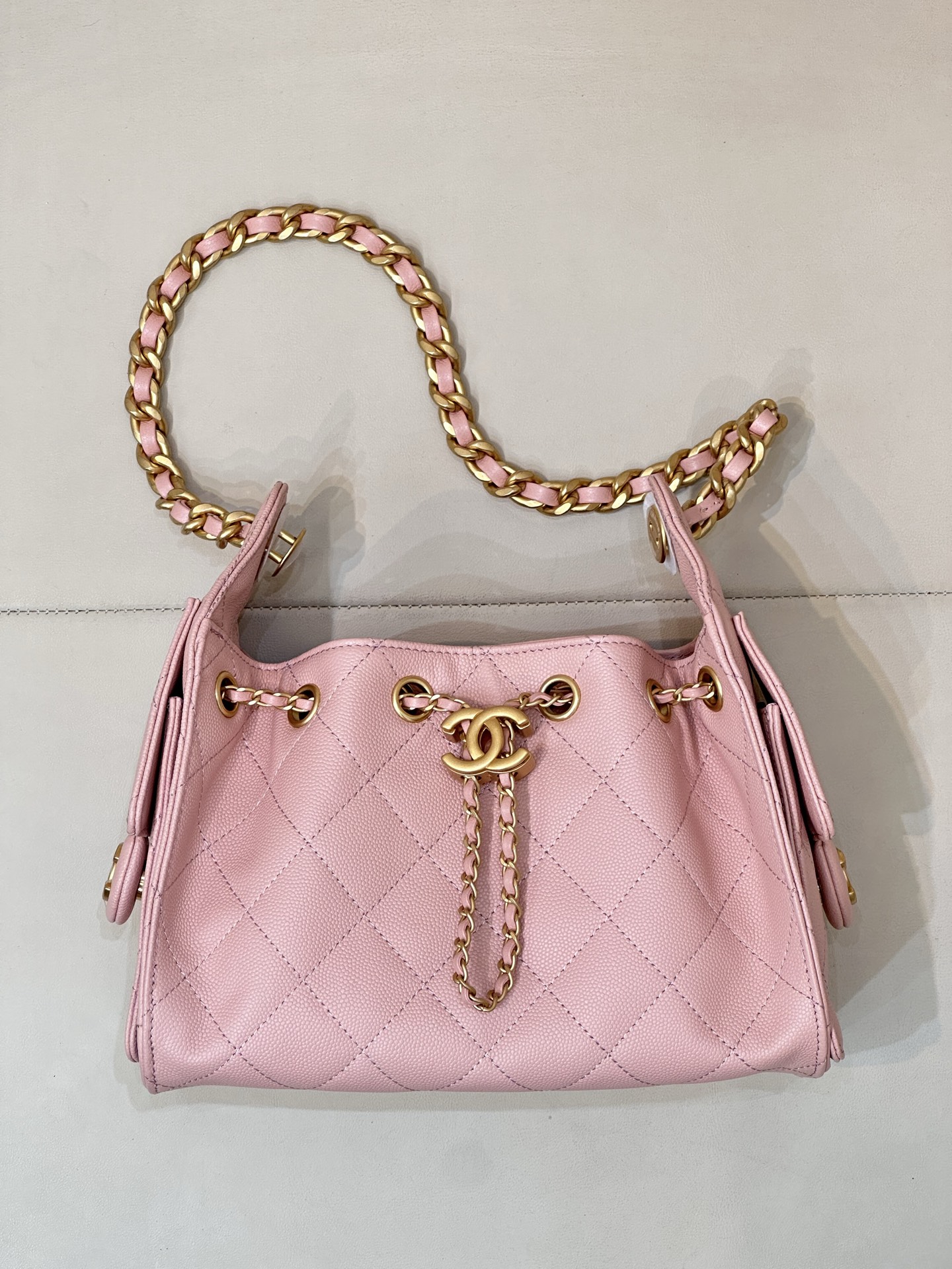 CHANEL 25C 얼리 스프링 멀티 포켓 Hobo 정품 가죽 볼그레인 카우하이드 미디엄 캐주얼한 느긋함