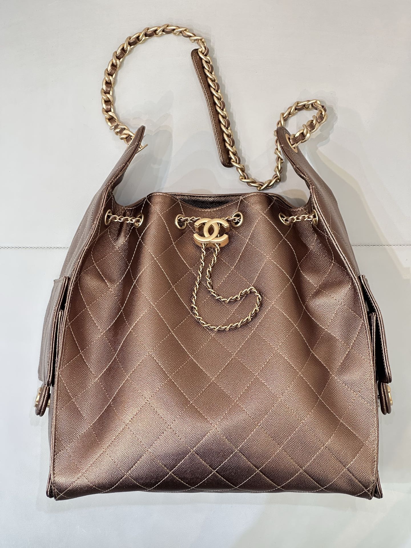 CHANEL 25C早春 マルチポケット Hobo 純正レザー ボール型シボ牛革 ミディアム カジュアルでリラックス感