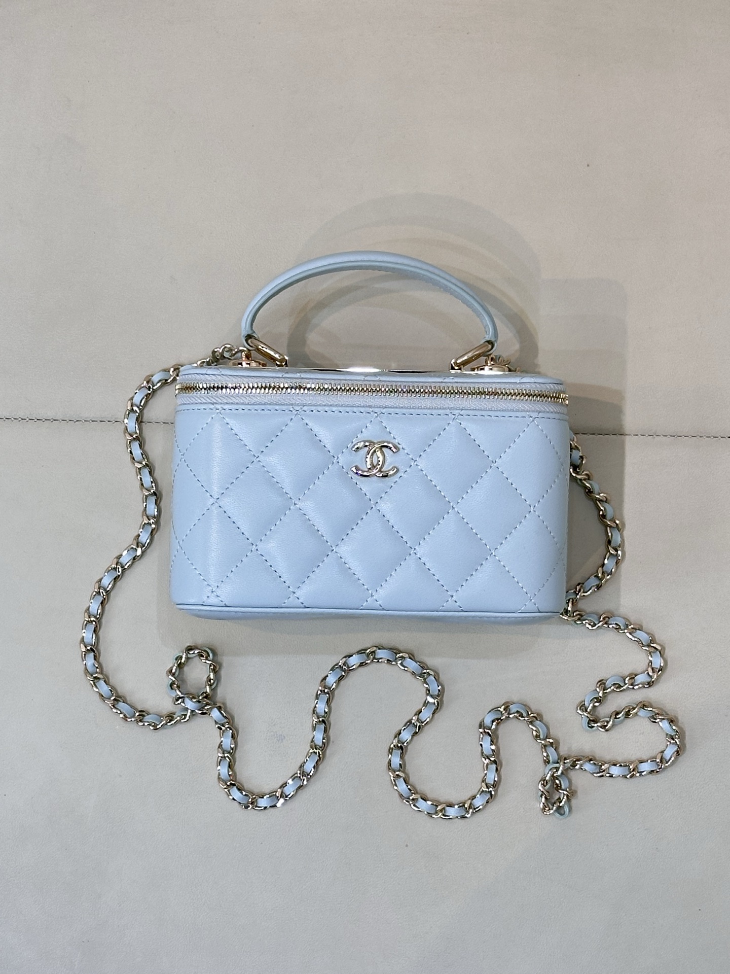 CHANEL Trendycc sac box matelassé en agneau, barre métallique horizontale, forme structurée, nouveau modèle raffiné, canal italien, en stock - qualité supérieure