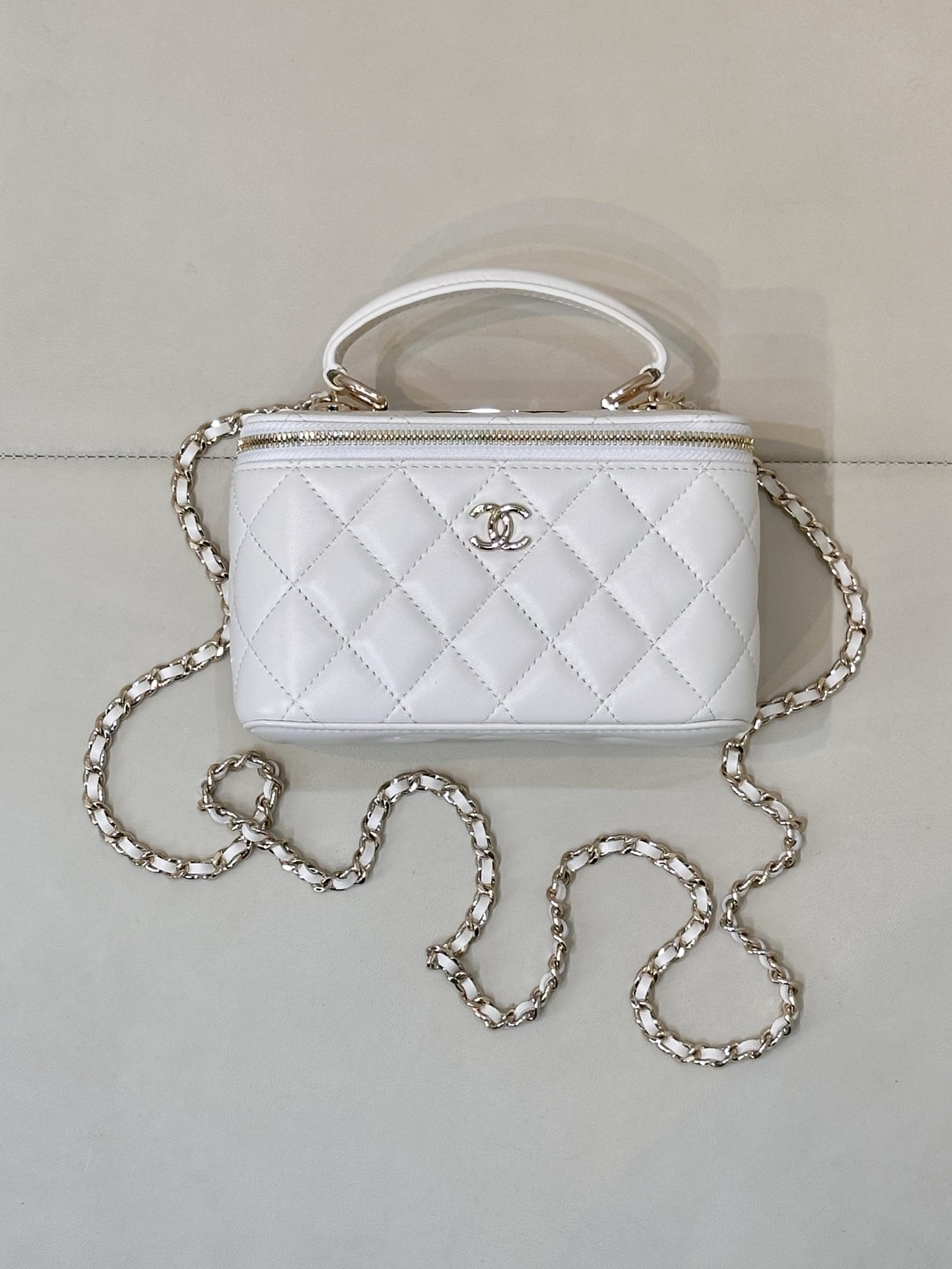 CHANEL Trendycc sac box matelassé en agneau, barre métallique horizontale, forme structurée, nouveau modèle raffiné, canal italien, en stock - qualité supérieure