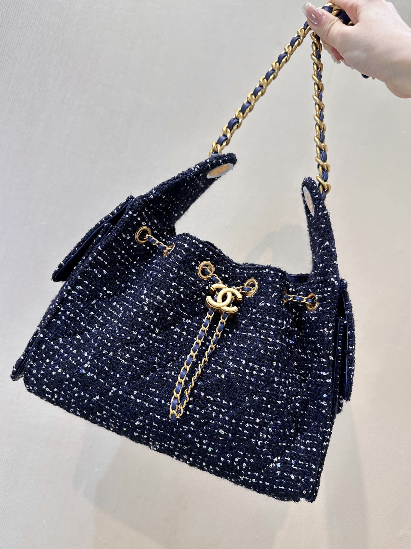 5293 Este mostrador de bolsos hobo es muy popular. Si viene en su embalaje original, ¡no hay necesidad de cuestionar su…
