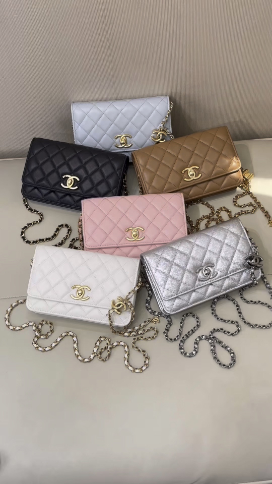3938 ¡El nuevo bolso de cadena con hebilla doble C de Chane*, el bolso insignia Woc con forma de rombo de Chan, seguirá…