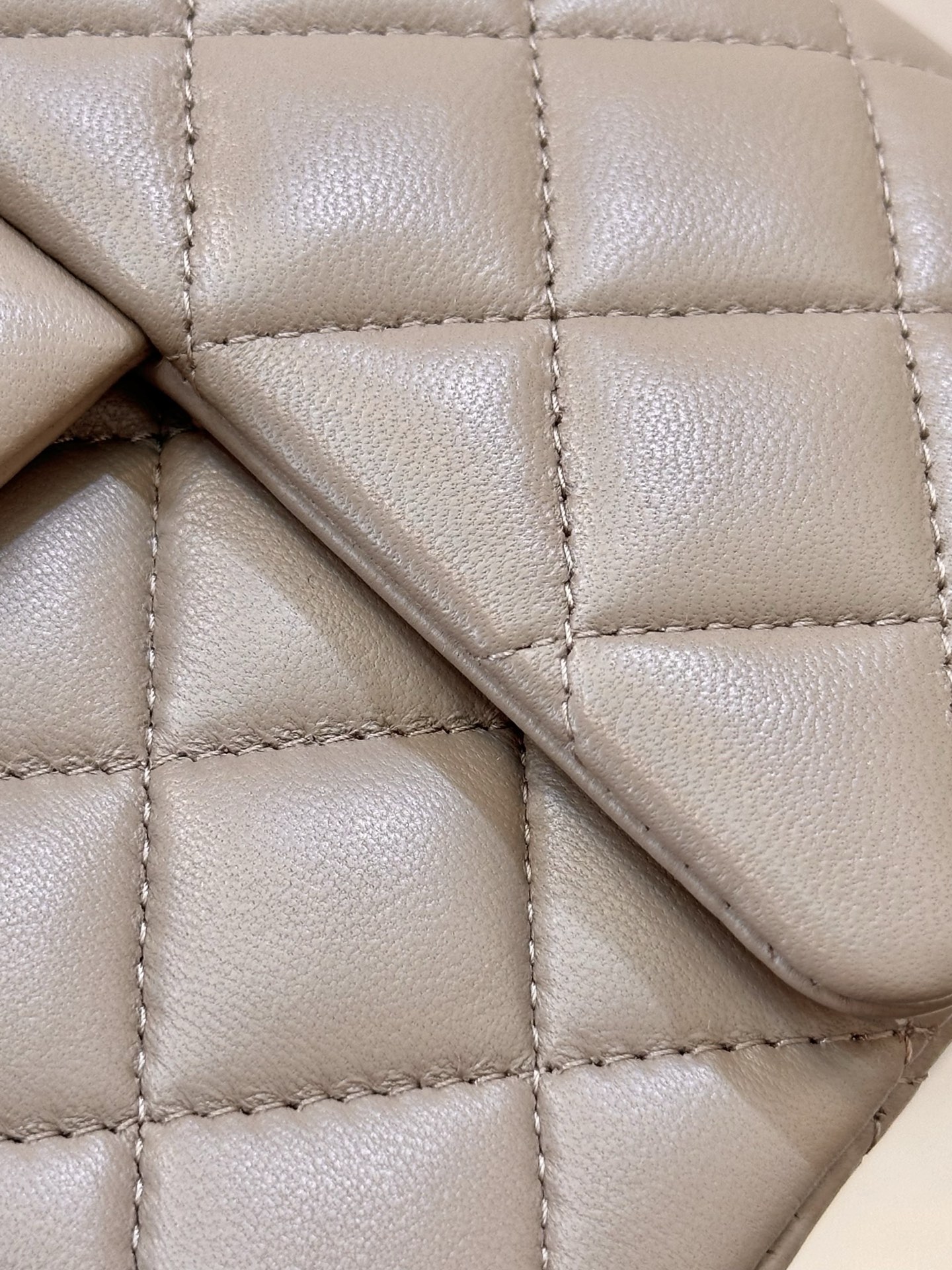 Elegant Quilted Lambskin Flap Bag with Chain Strap and Signature Logo 4 i1758191003945 2443 0 2