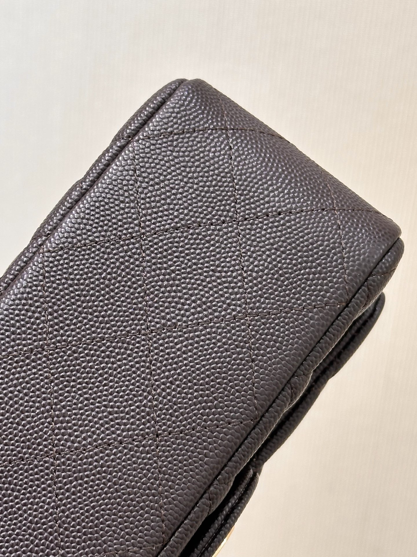 Chanel Classic Flap Bag - Luxurious Quilted Design & Iconic Style 8 i1758191018020 2204 0 6