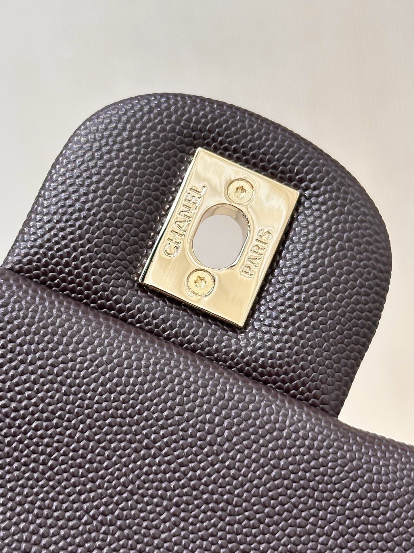 Chanel Classic Flap Bag - Luxurious Quilted Design & Iconic Style 9 i1758191019430 1016 0 7