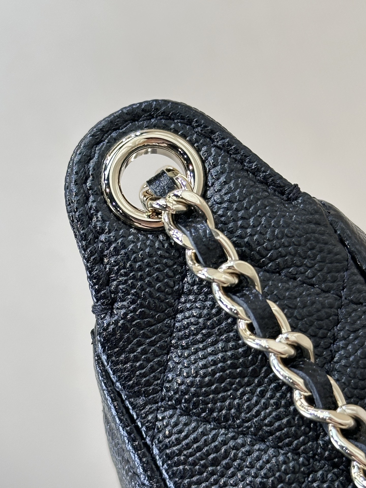 Chanel Quilted Leather Shoulder Bag with Silver-Tone Hardware 5 i1758270332428 5842 0 3