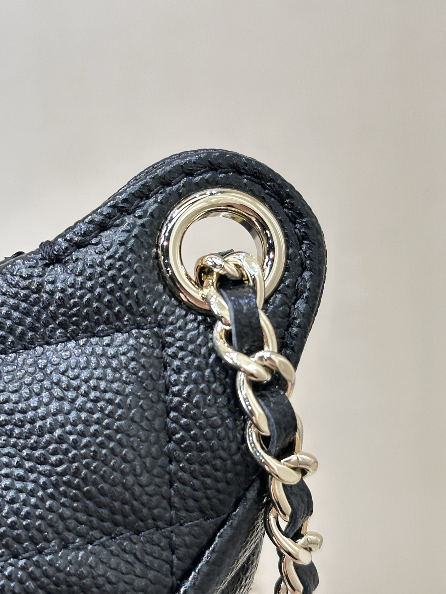 Chanel Quilted Leather Shoulder Bag with Silver-Tone Hardware 10 i1758270334510 3810 0 8