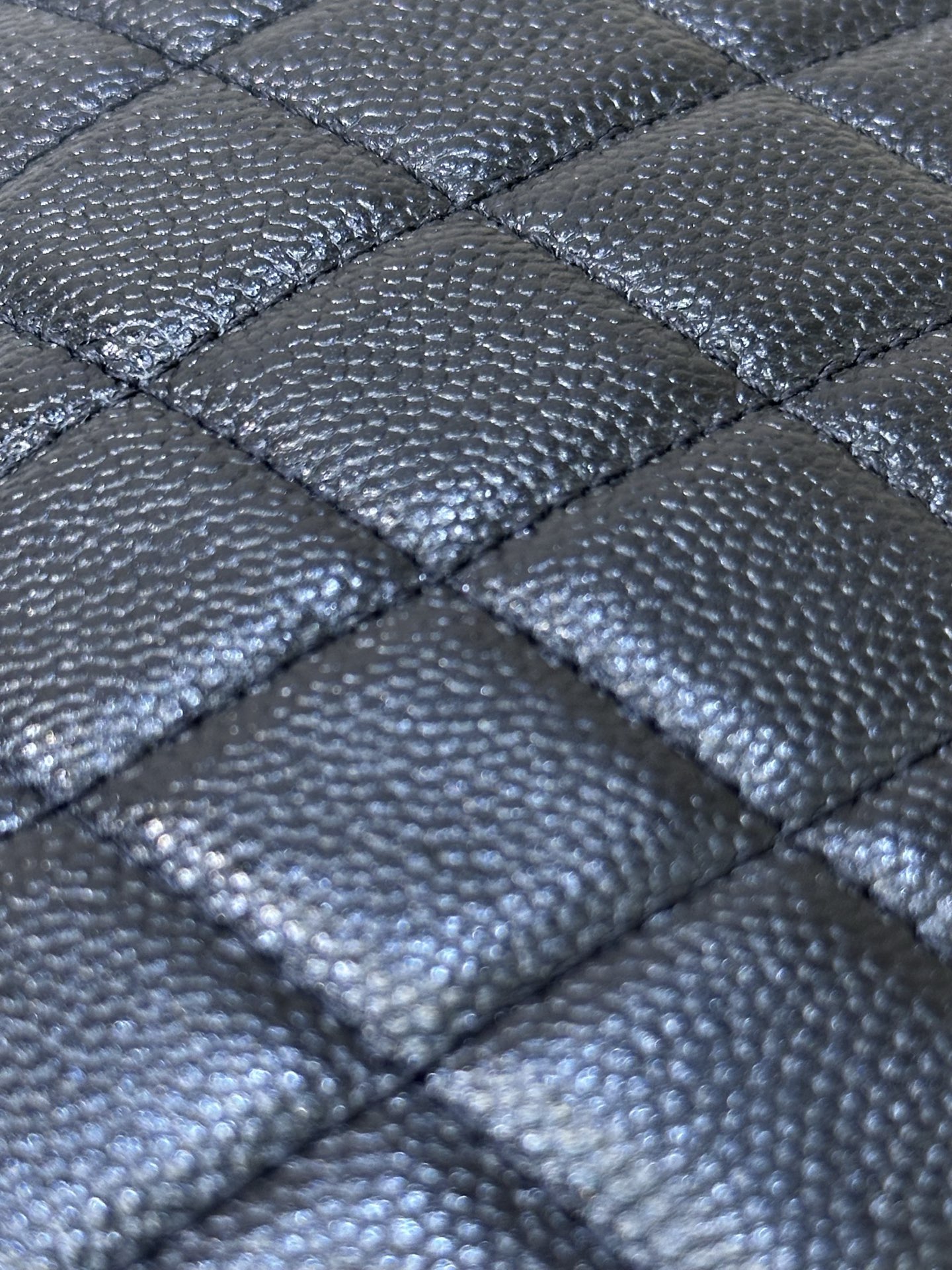 Classic Flap Bag with Caviar Leather, Timeless Design and Luxurious Texture 7 i1758270380929 4787 0 5