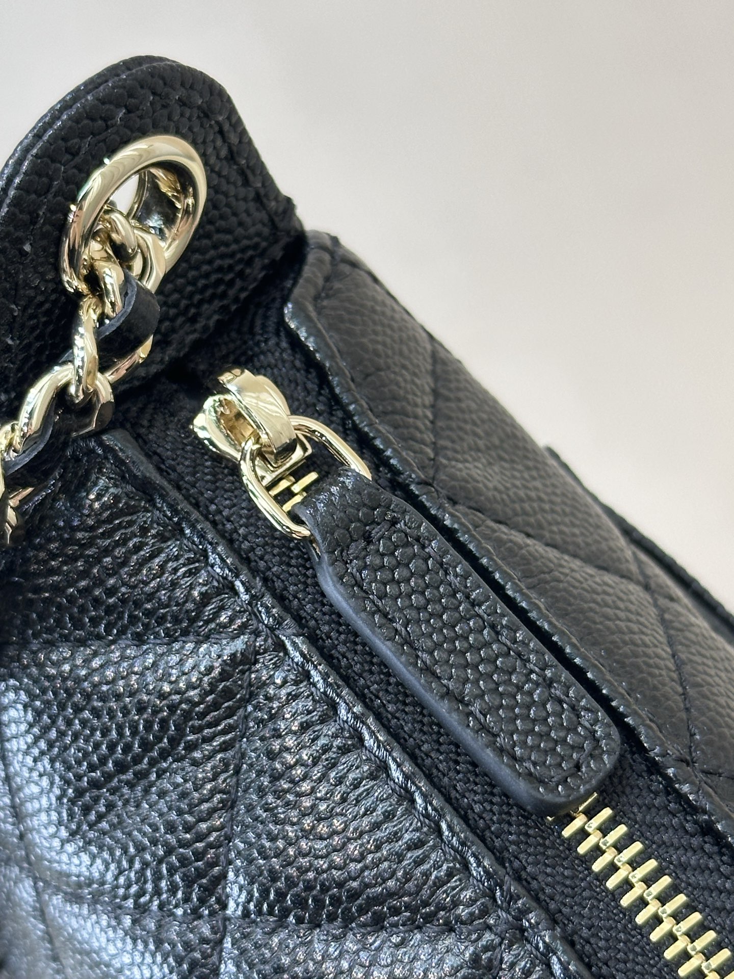 Classic Flap Bag with Caviar Leather, Timeless Design and Luxurious Texture 10 i1758270380939 7443 0 8