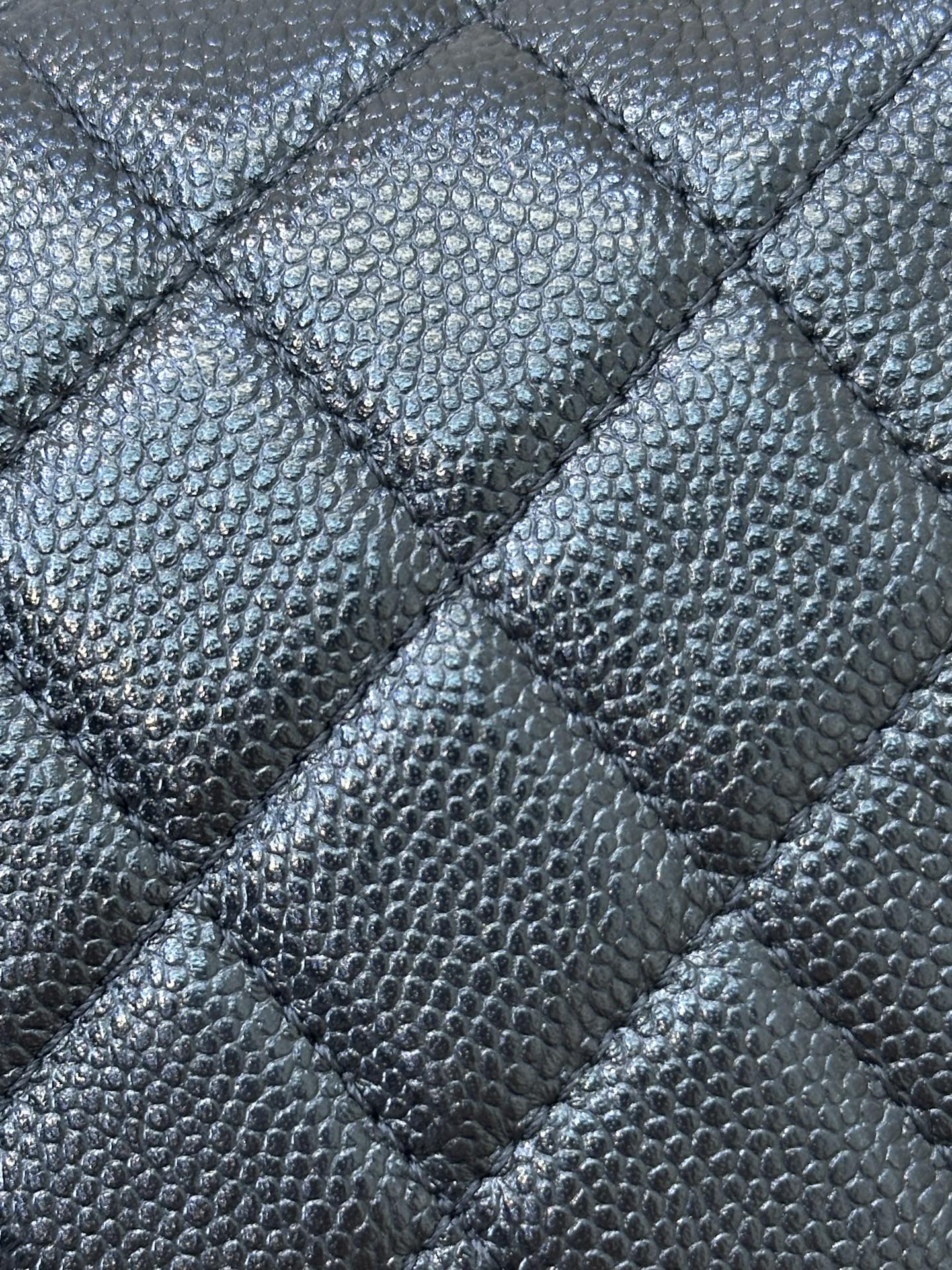 Classic Flap Bag with Caviar Leather, Timeless Design and Luxurious Texture 3 i1758270380977 7515 0 1