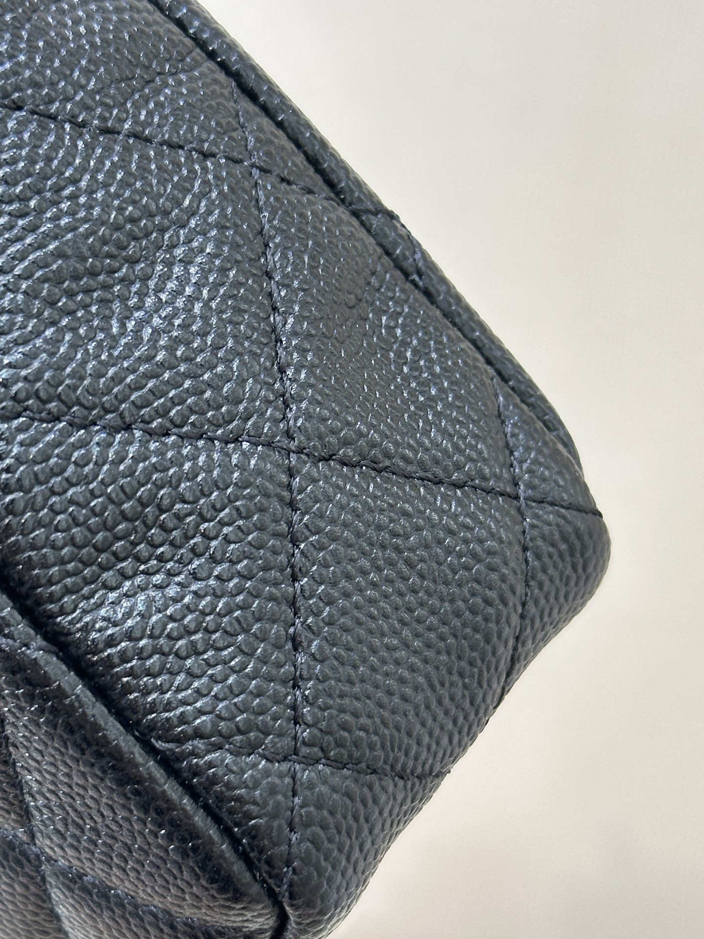 Classic Flap Bag with Caviar Leather, Timeless Design and Luxurious Texture 5 i1758270380983 2399 0 3
