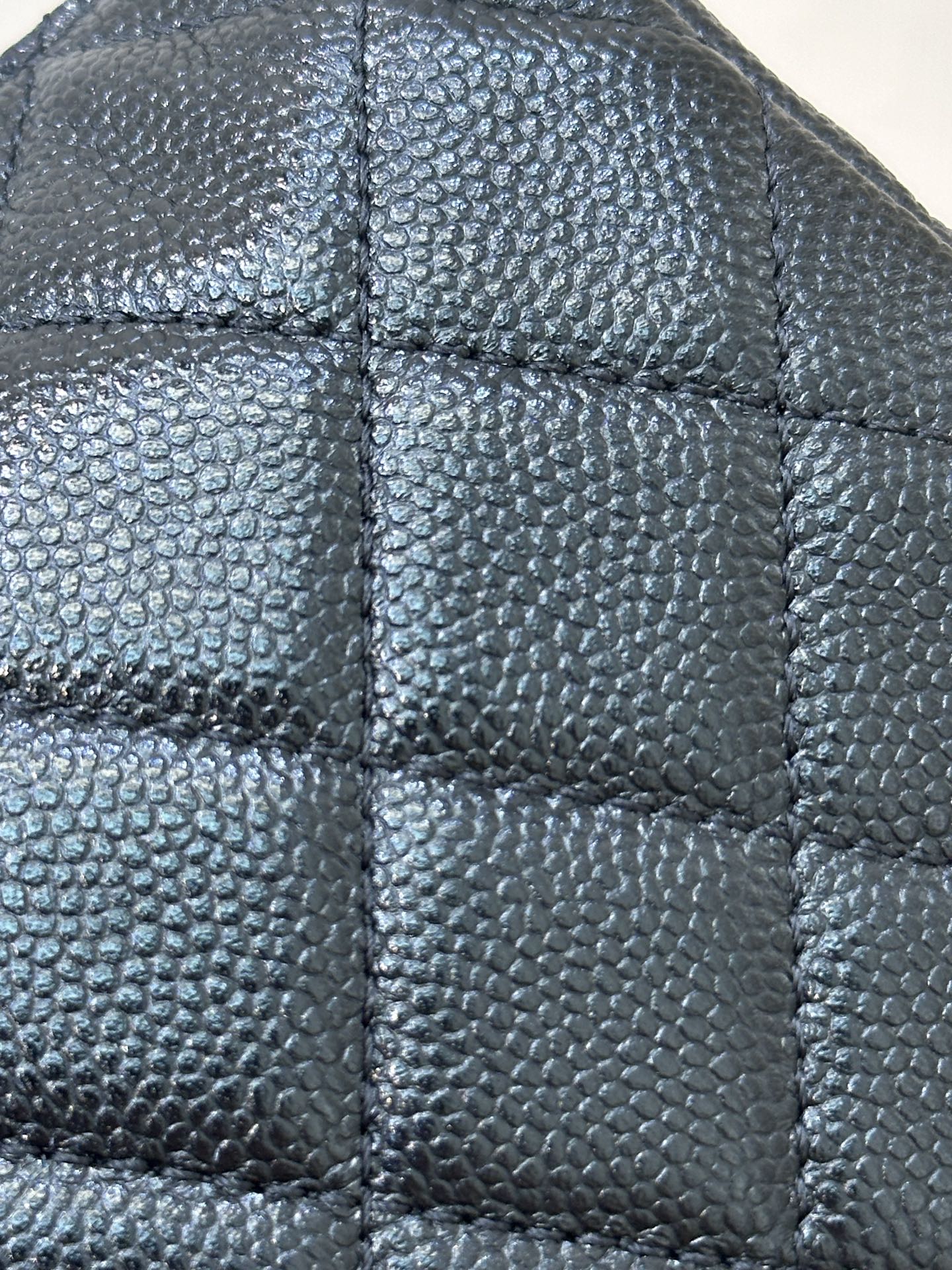 Classic Flap Bag with Caviar Leather, Timeless Design and Luxurious Texture 2 i1758270383274 8240 0 0