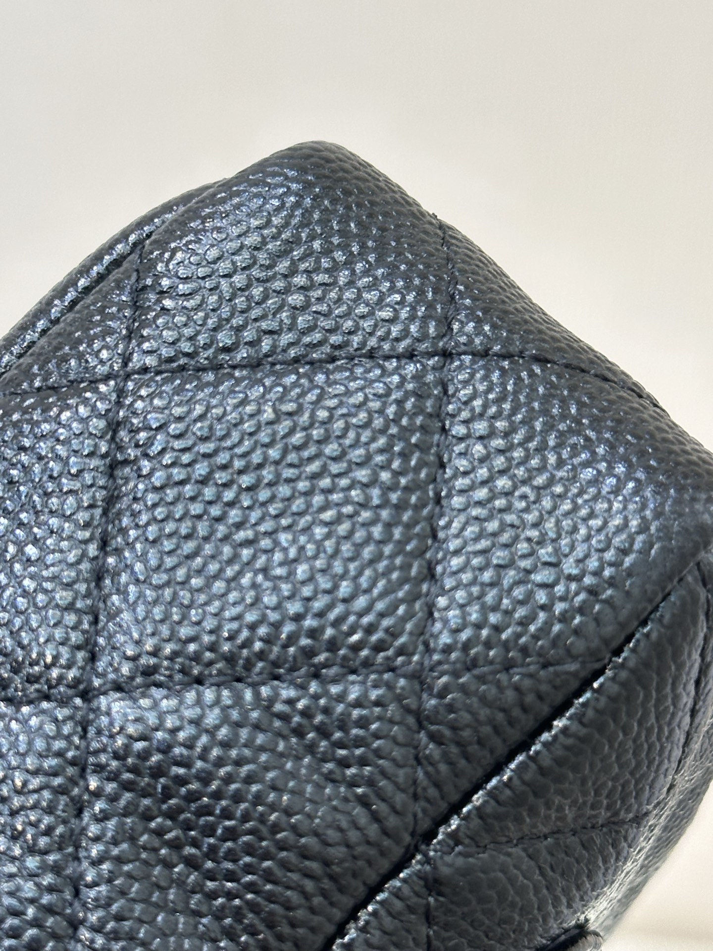 Classic Flap Bag with Caviar Leather, Timeless Design and Luxurious Texture 4 i1758270383339 4462 0 2