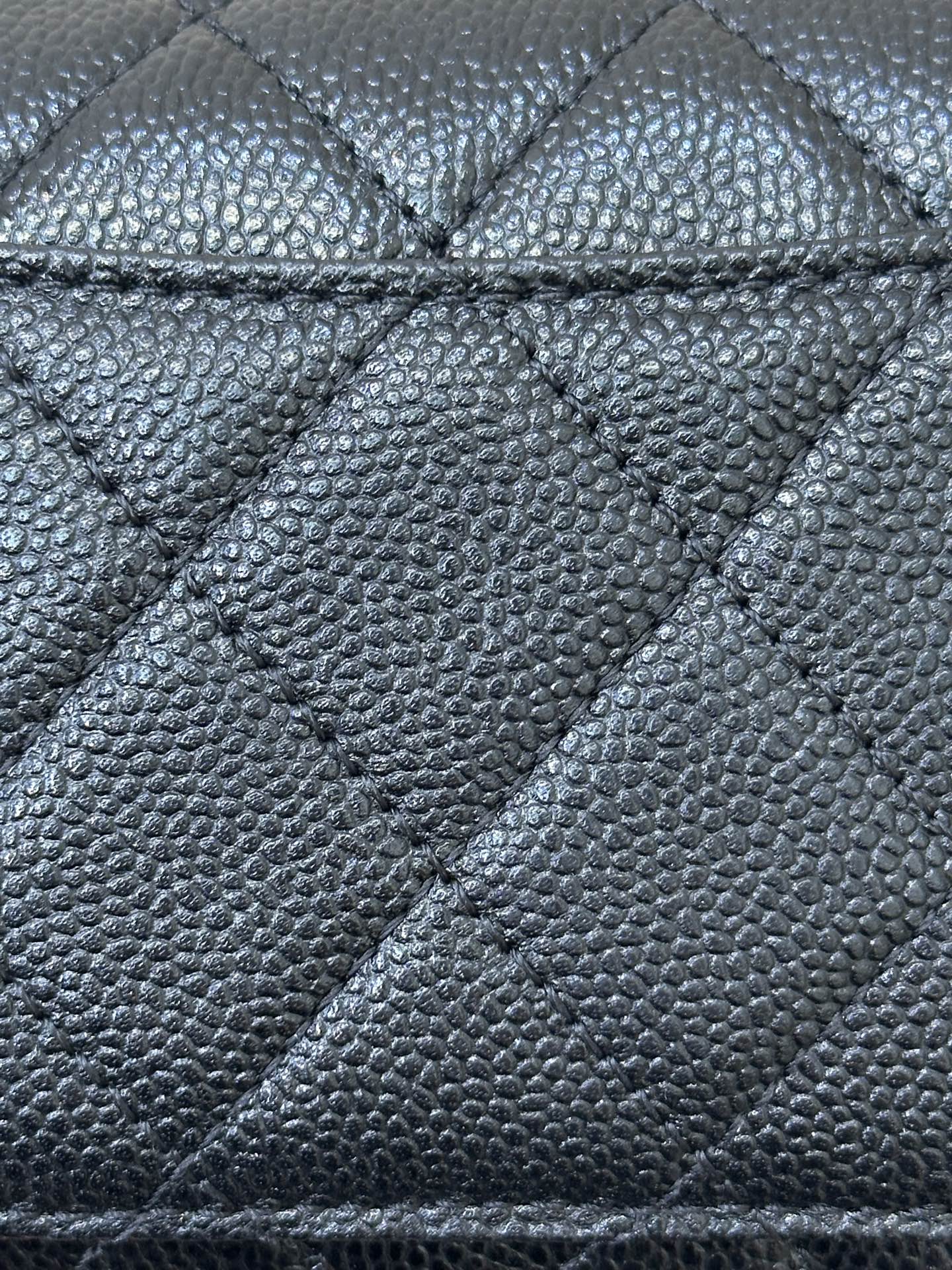 Classic Flap Bag with Caviar Leather, Timeless Design and Luxurious Texture 8 i1758270383360 8812 0 6