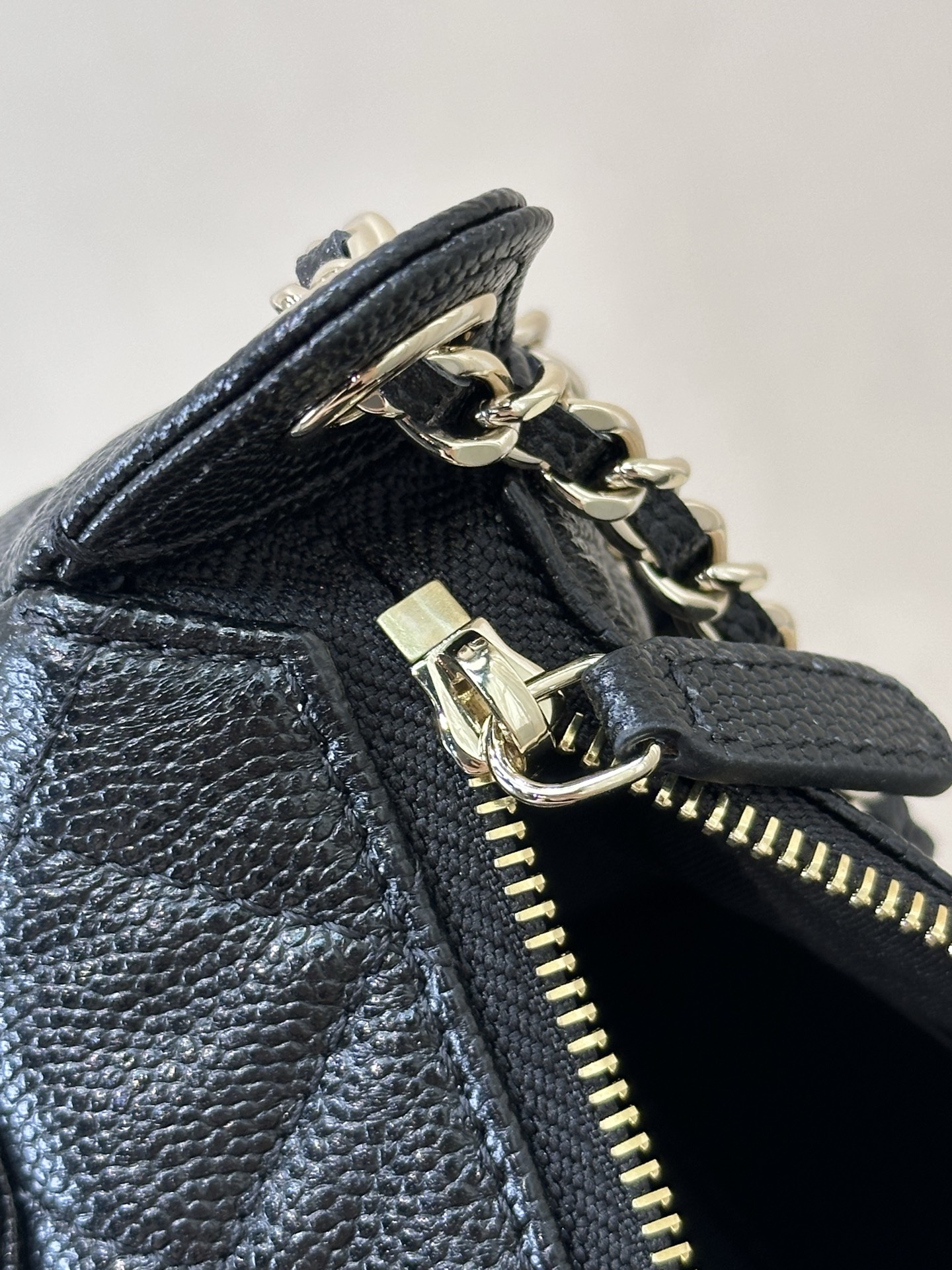 Elegant Quilted Leather Shoulder Bag with Chain Strap - Perfect for Everyday Use 6 i1758270399001 7335 0 4