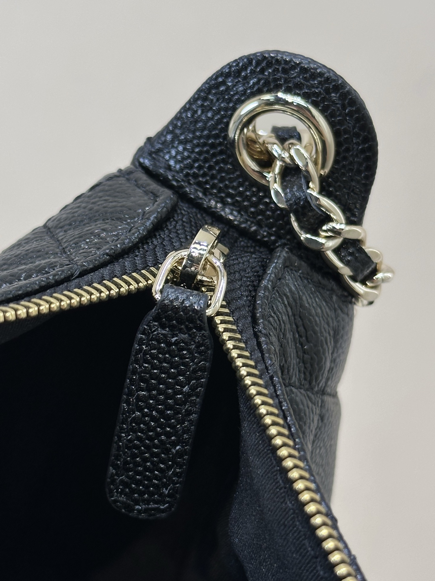 Elegant Quilted Leather Shoulder Bag with Chain Strap - Perfect for Everyday Use 10 i1758270401074 5972 0 8