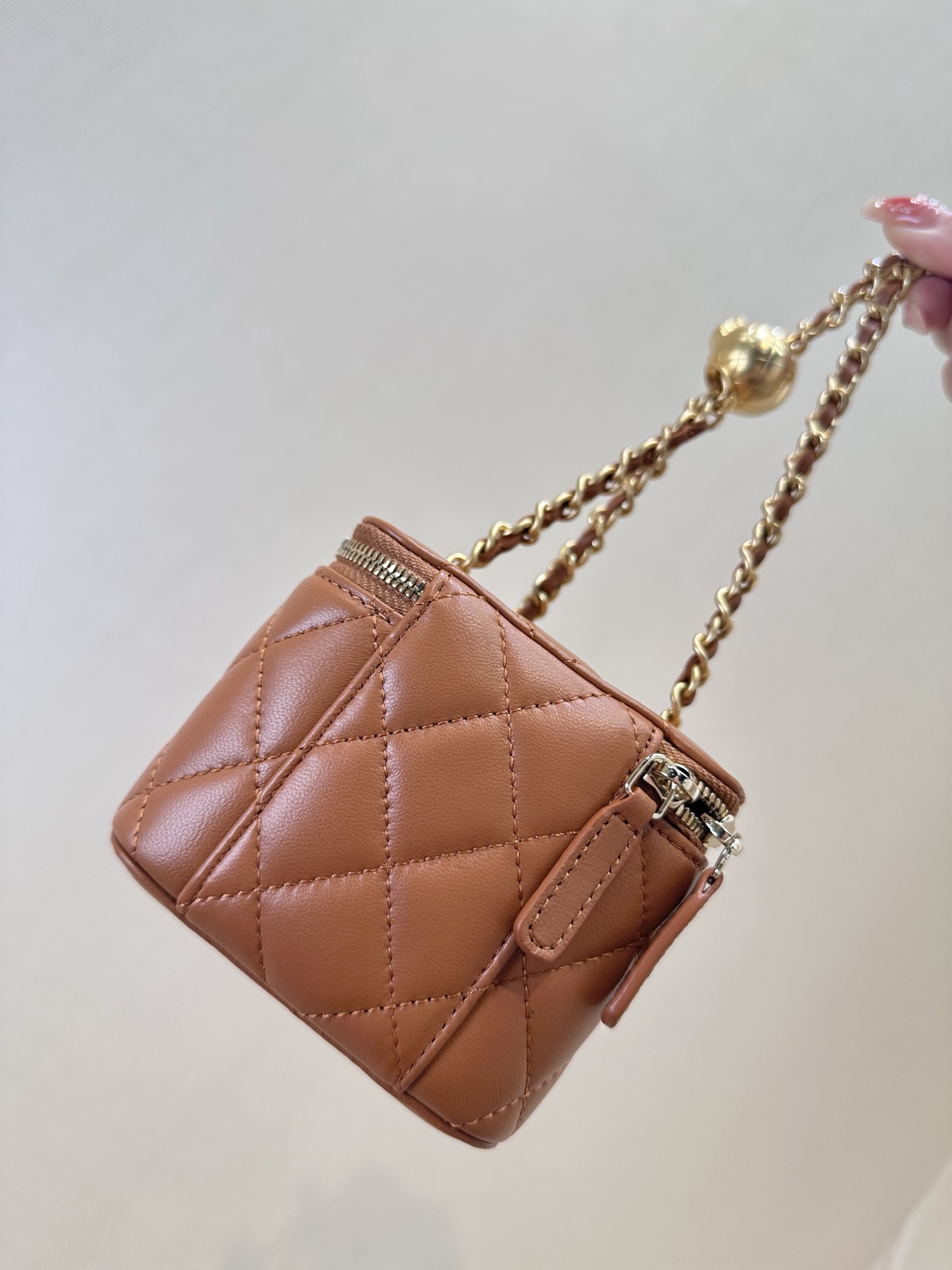 Chanel Golden Ball Vanity Case Bag, Luxurious Design, Perfect for Daily Use 9 i1758270981623 6155 0 8
