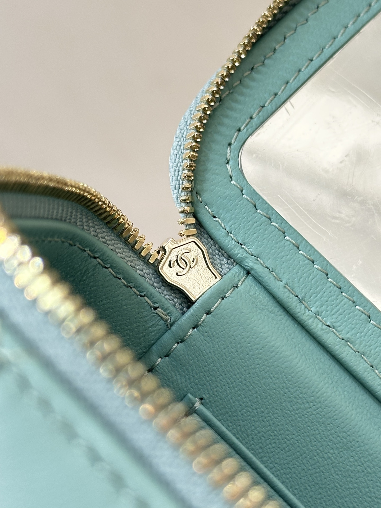 Elegant Quilted Leather Vanity Case with Chain Strap and CC Logo 8 i1758271017849 4539 0 6