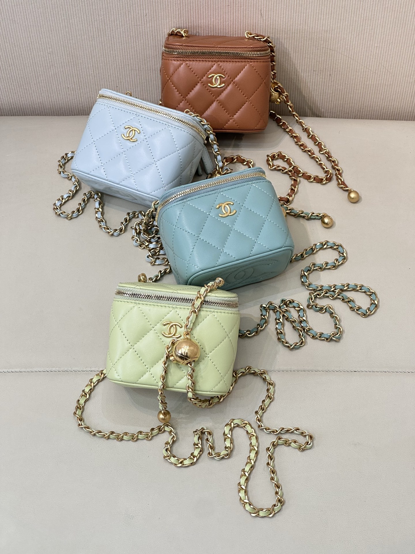 Chanel Gold Ball Vanity Bag: Lambskin Leather, Adjustable Chain, and Chic Design 2 i1758280348562 3908 0 2