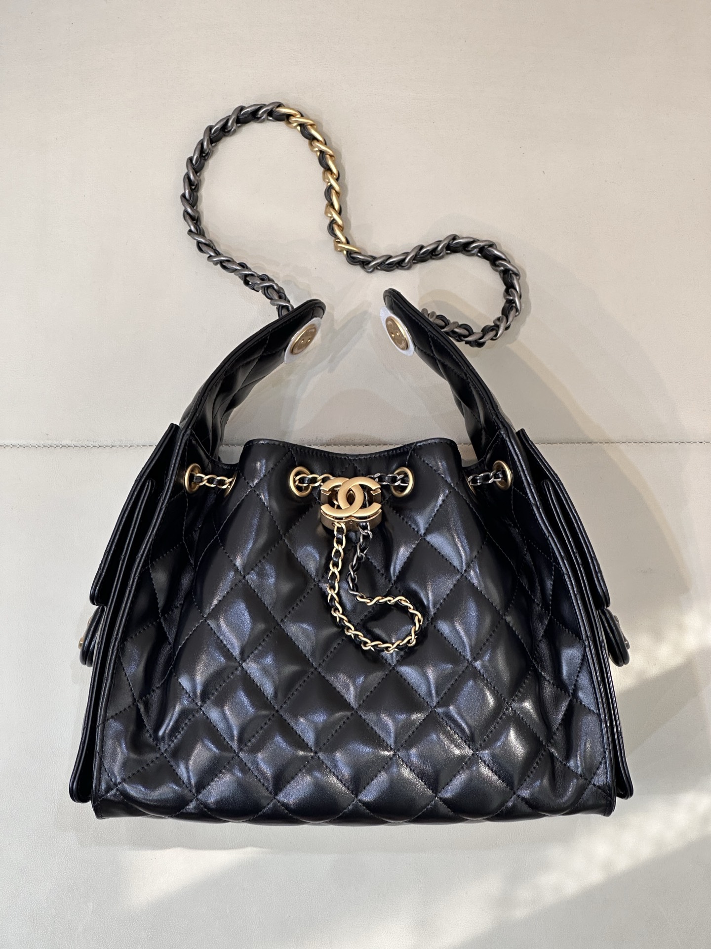 Chanel 25C Early Spring Multi-Pocket Hobo Bag - Street Style & Spacious 2 i1758870548749 564 0 0