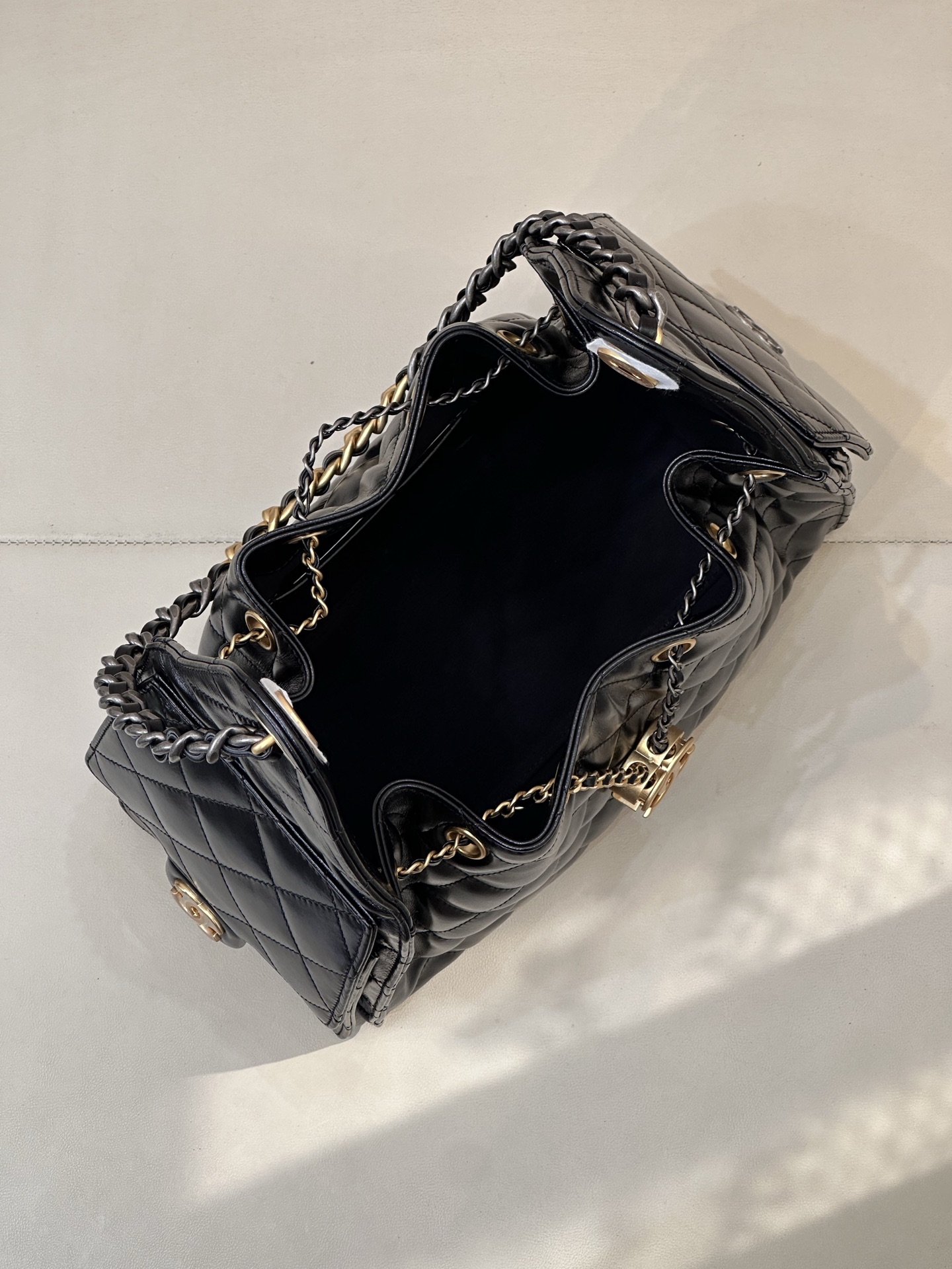Chanel 25C Early Spring Multi-Pocket Hobo Bag - Street Style & Spacious 8 i1758870549842 8692 0 6