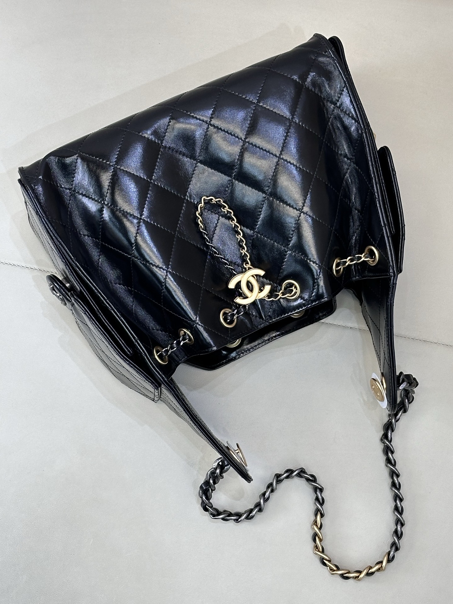 5293/5311 这个肩带也是鸳鸯拼色炒鸡美，我的天呐！！五金质感很复古；拿到就自行感受下吧，确实精致；