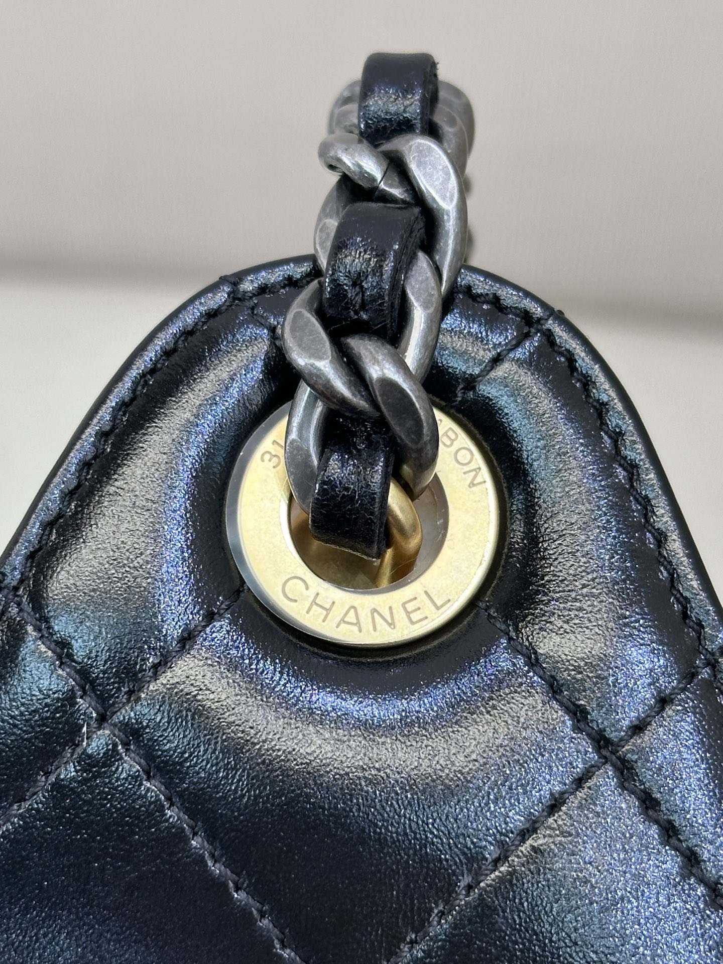 5293/5311 这个肩带也是鸳鸯拼色炒鸡美，我的天呐！！五金质感很复古；拿到就自行感受下吧，确实精致；