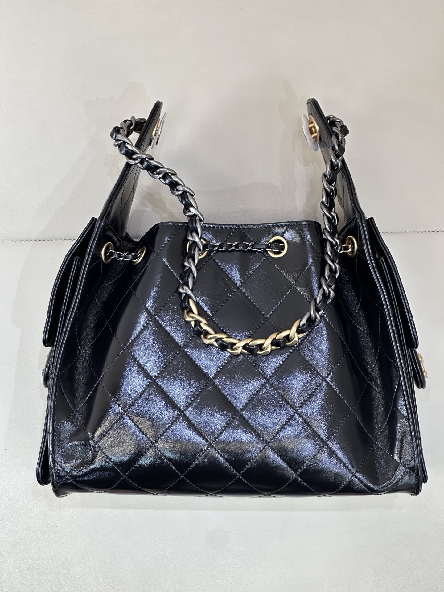 5293/5311 这个肩带也是鸳鸯拼色炒鸡美，我的天呐！！五金质感很复古；拿到就自行感受下吧，确实精致；