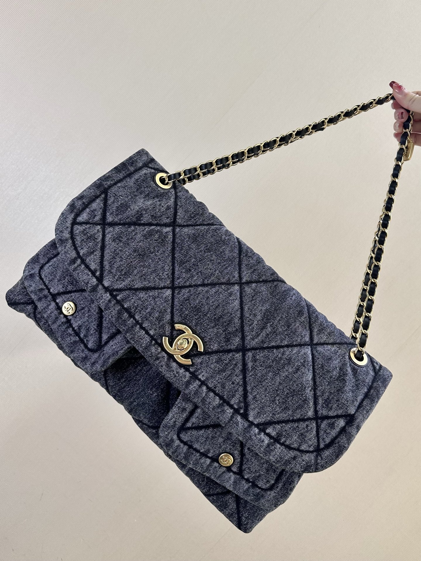 5727 Chanel 25K nuevo bolso grande con solapa es genial. Tiene un patrón clásico de diamantes grandes y una solapa de b…
